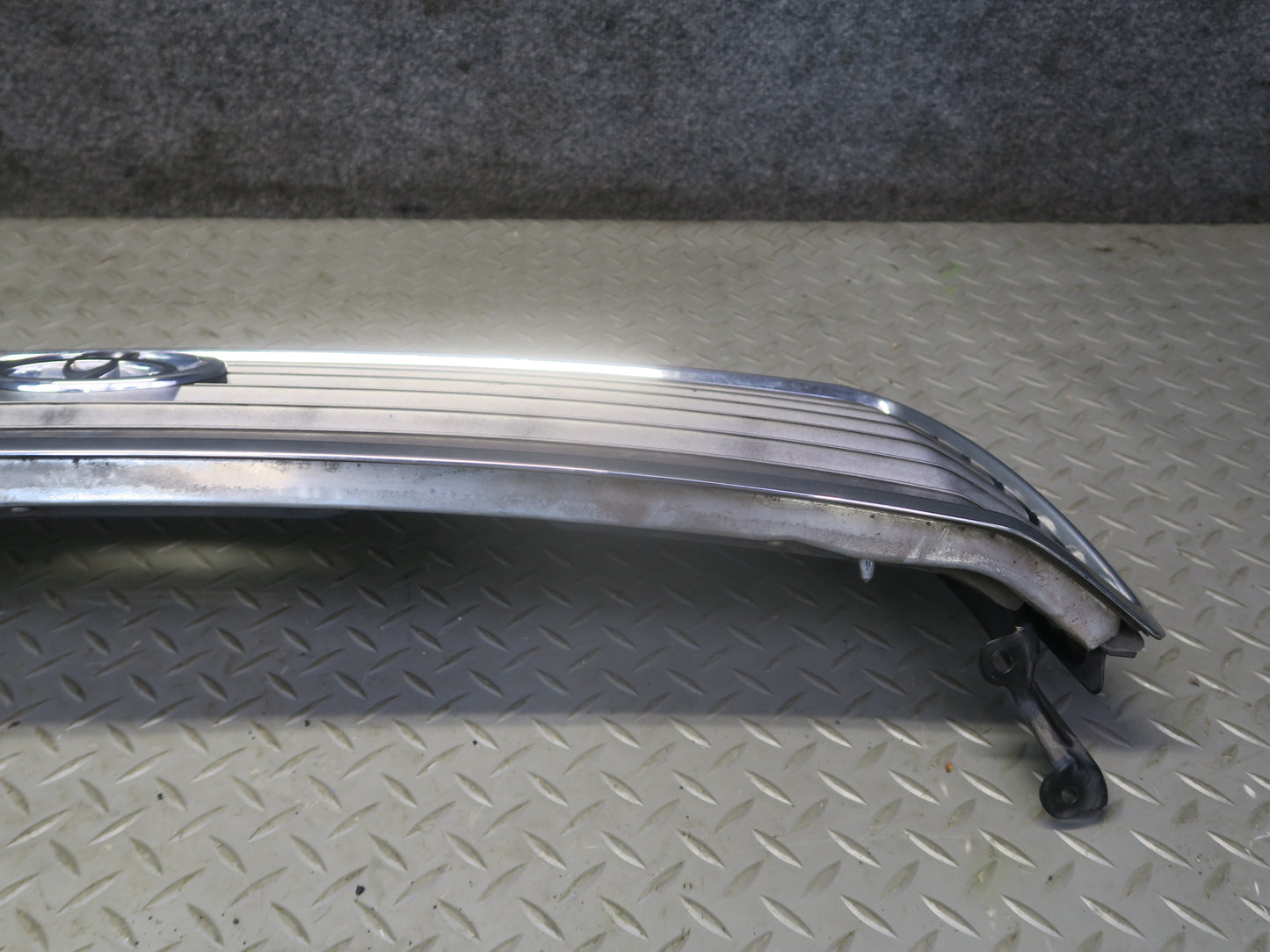95-97 Toyota Celsior UCF20 RHD Front Upper Hood Chrome Grille w Emblem OEM