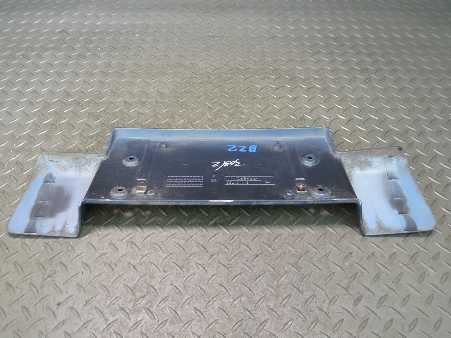 00-02 BMW E36/7 Z3 Roadster Rear License Plate Panel Mount Bracket 8410753 OEM
