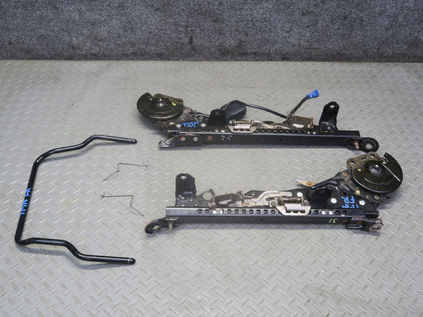 00-02 Toyota MR2 Spyder ZZW30L Front Right Seat Lower Track Rails OEM