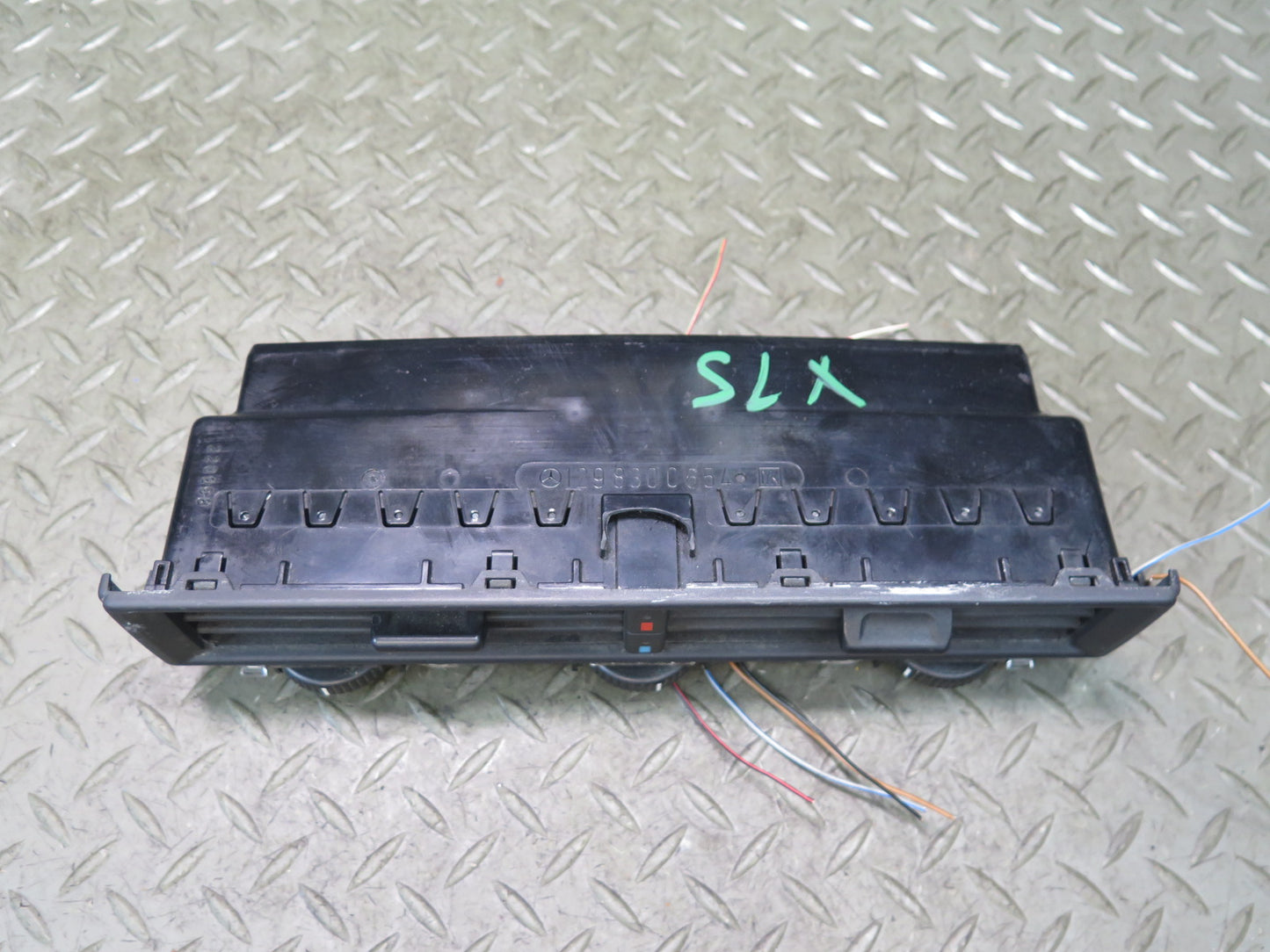 94-02 Mercedes R129 Sl-class Dash Center A/C Air Vent Grille 1298300654 OEM