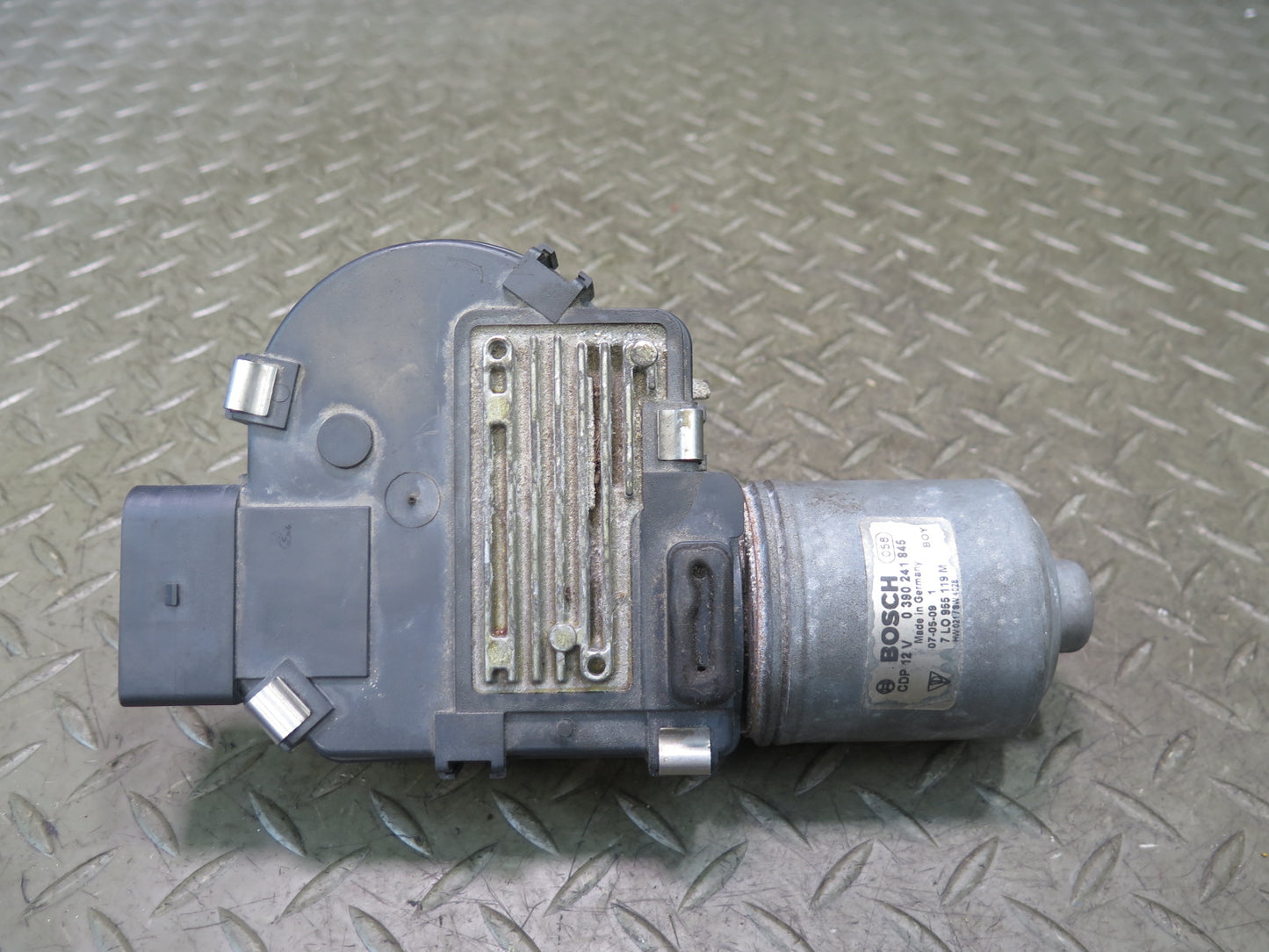 2003-2010 Porsche Cayenne 957 Windshield Wiper Motor 7L0955119M
