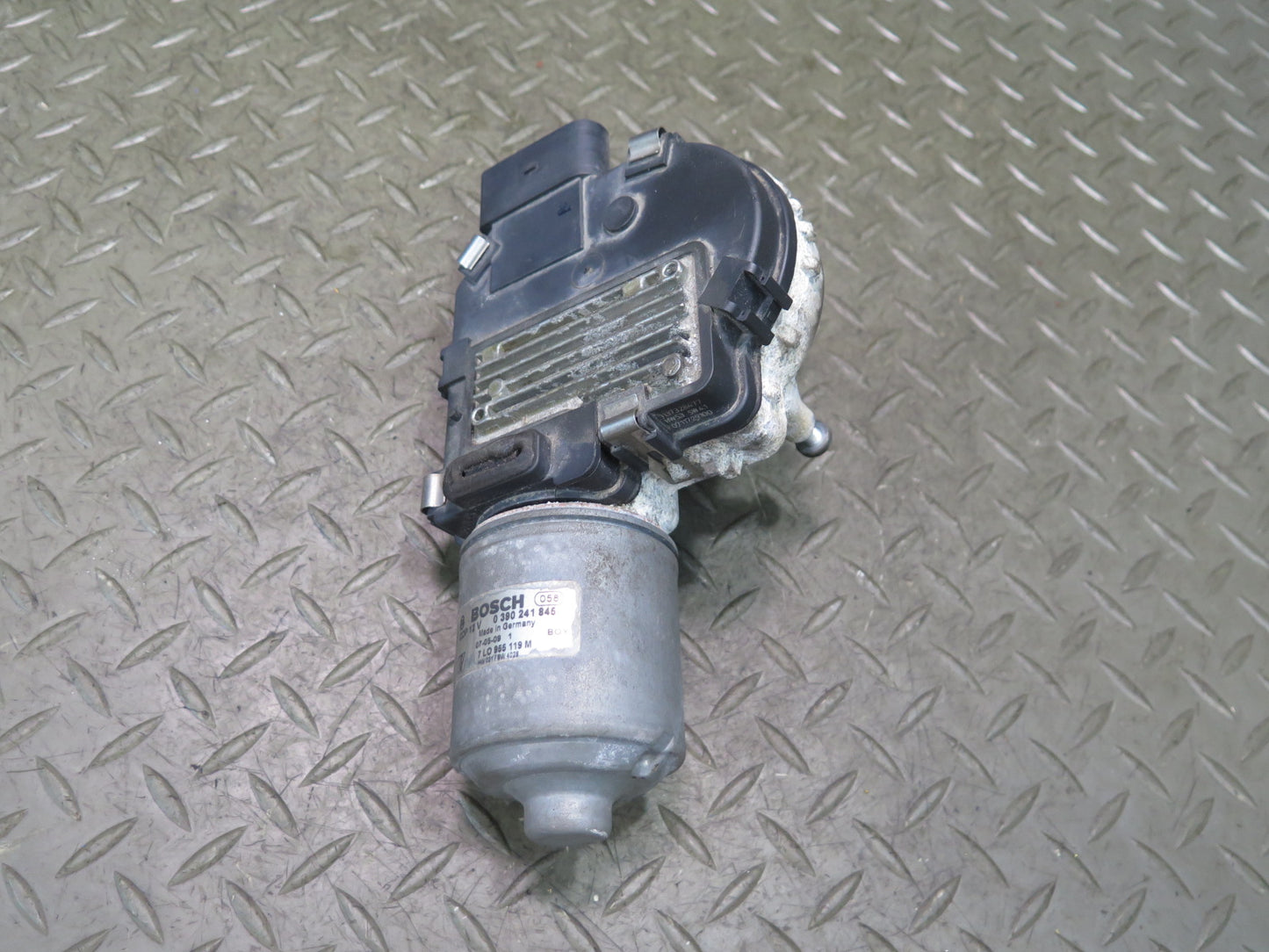 2003-2010 Porsche Cayenne 957 Windshield Wiper Motor 7L0955119M