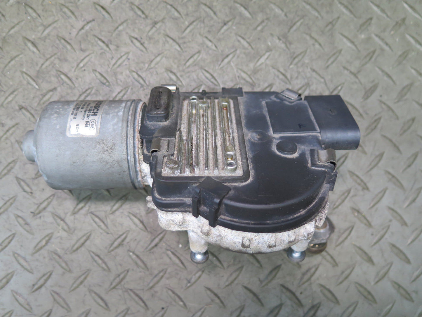 2003-2010 Porsche Cayenne 957 Windshield Wiper Motor 7L0955119M