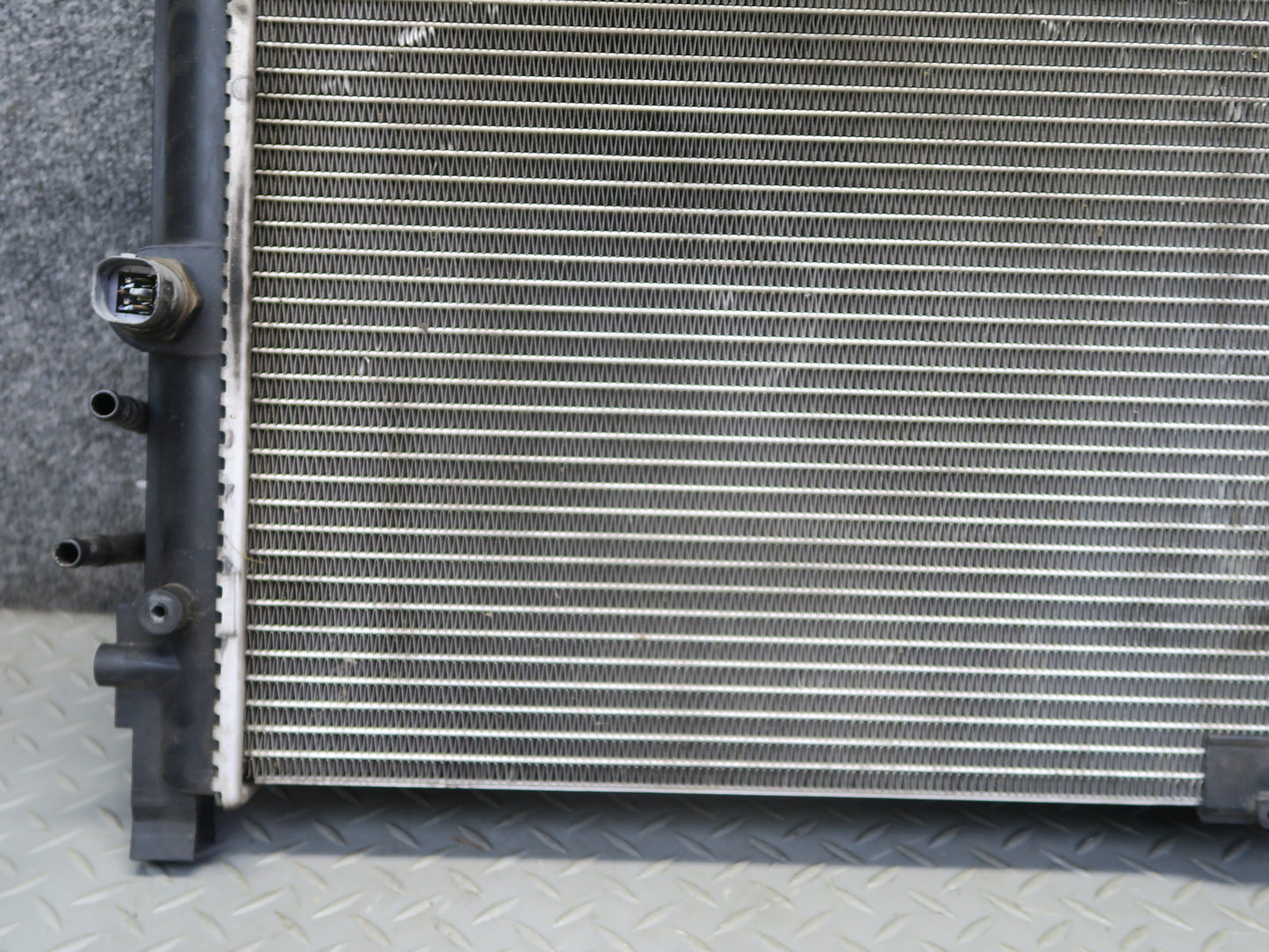 01-03 VW Eurovan T4 2.8L AXK Engine Radiator w A/C Condenser & Oil Cooler OEM