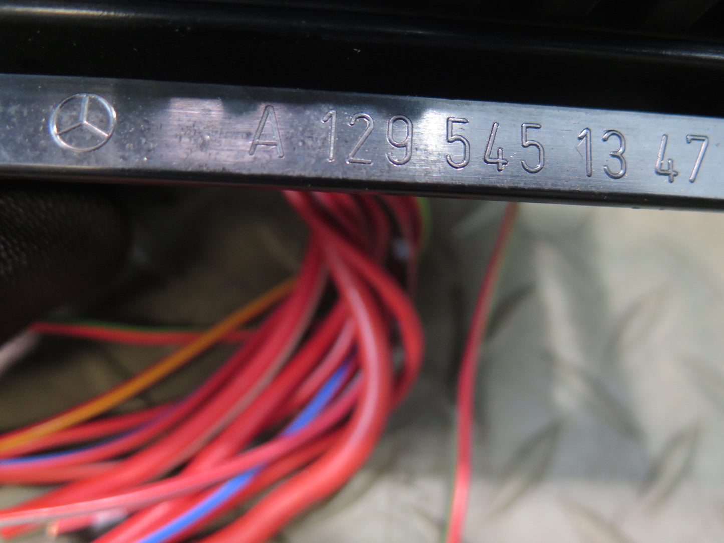 94-02 Mercedes R129 Sl-class Rear Trunk Fuse Relay Box Module 1295451347 OEM