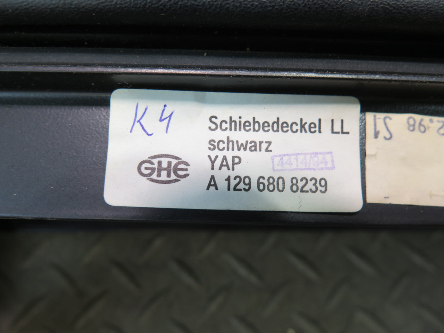 94-02 Mercedes R129 Sl-class Center Console Leather Armrest Black OEM