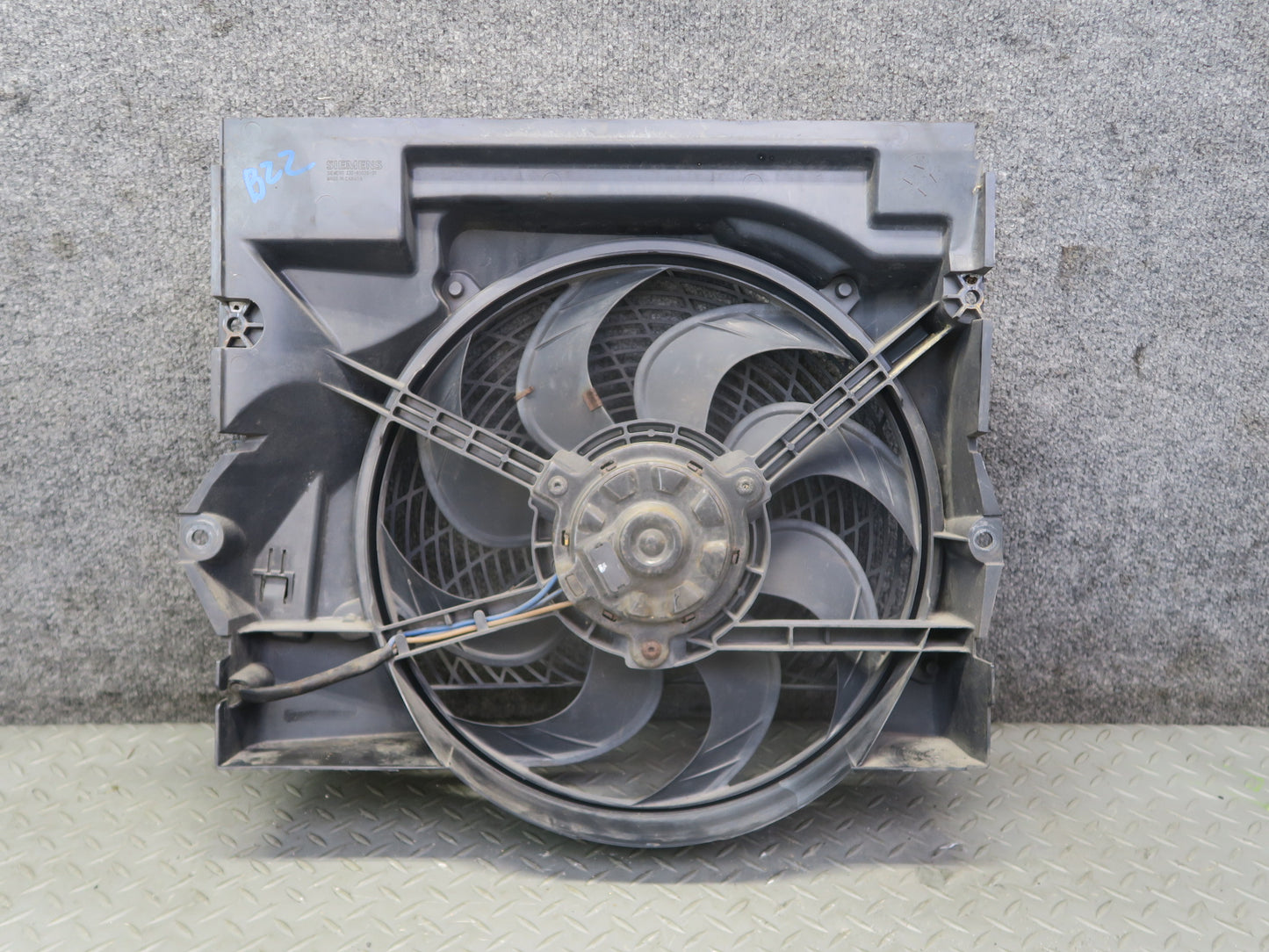 01-02 BMW E36/7 Z3 M54 S54 Engine Radiator Pusher Fan w Housing 57K Miles OEM