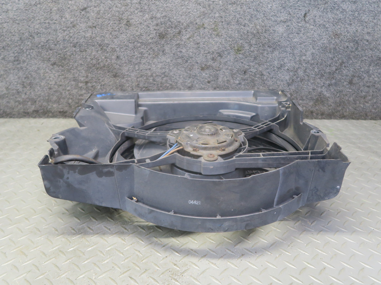 01-02 BMW E36/7 Z3 M54 S54 Engine Radiator Pusher Fan w Housing 57K Miles OEM