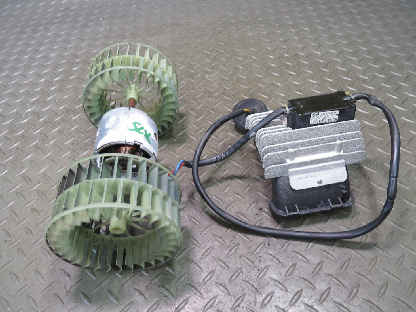 94-02 Mercedes R129 Sl-class  A/C Heater Blower Motor Fan w Resistor OEM