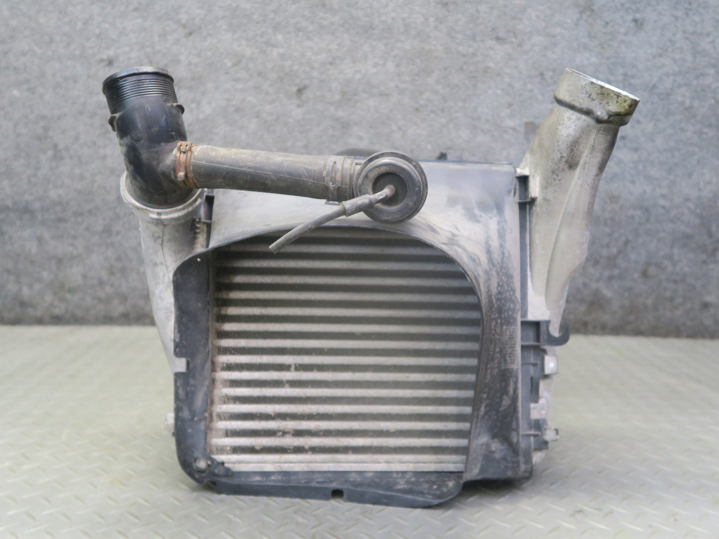 2008-2010 Porsche Cayenne 957 4.8L Turbo Right Intercooler Radiator w Shroud
