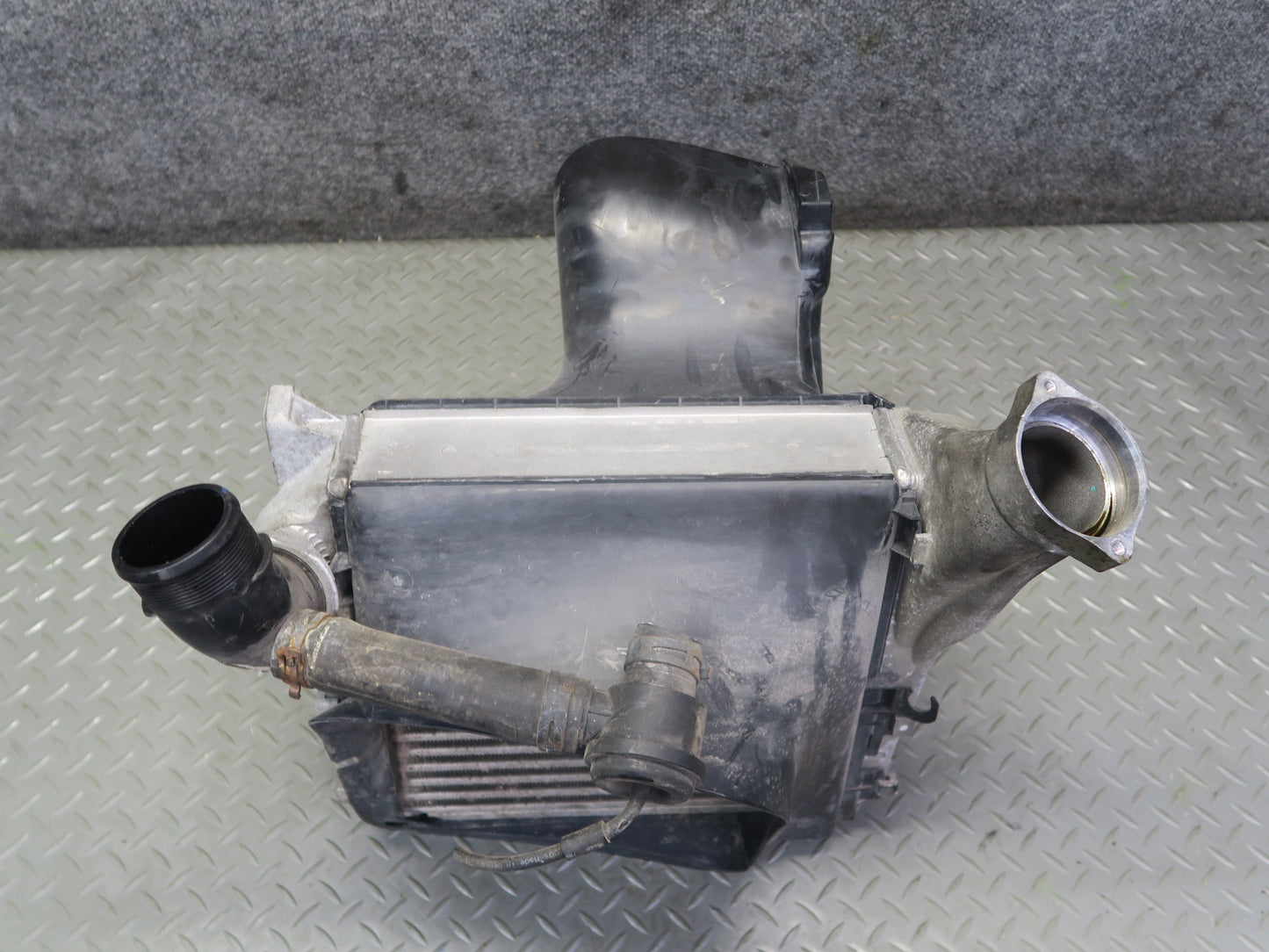 2008-2010 Porsche Cayenne 957 4.8L Turbo Right Intercooler Radiator w Shroud