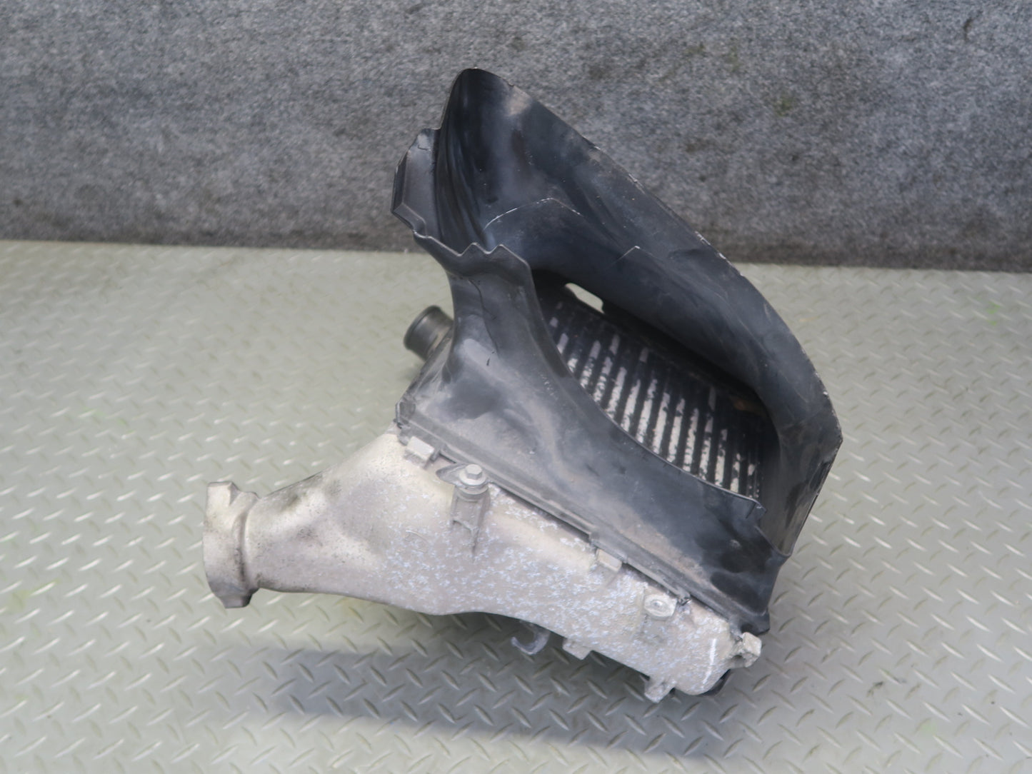 2008-2010 Porsche Cayenne 957 4.8L Turbo Right Intercooler Radiator w Shroud