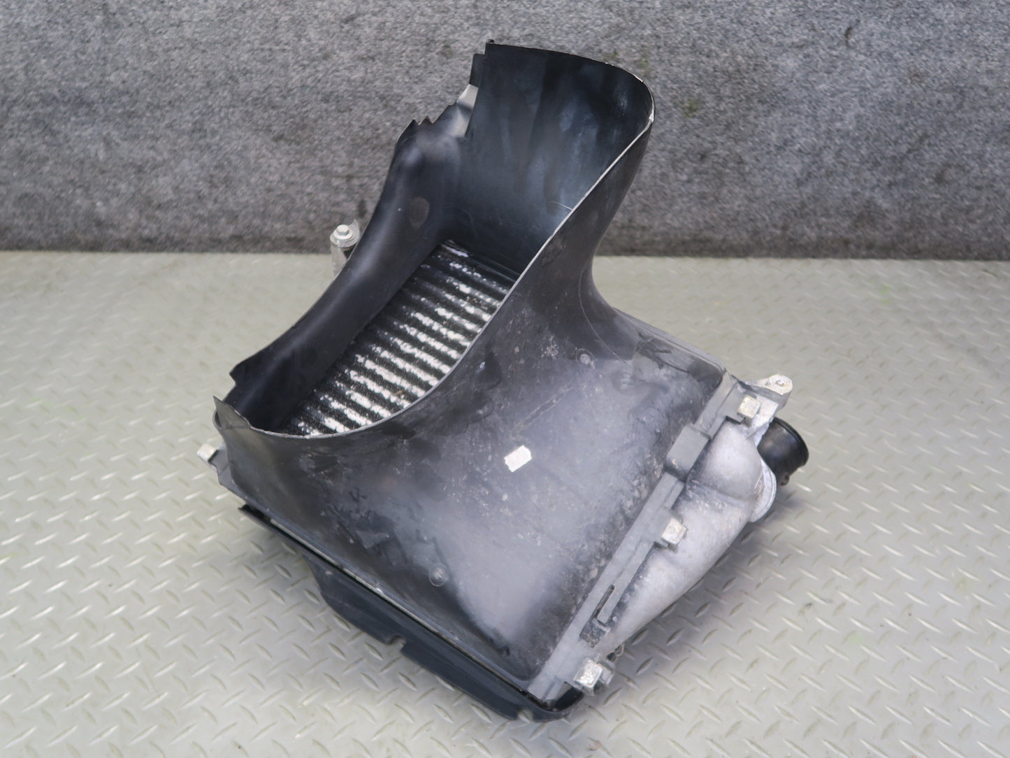 2008-2010 Porsche Cayenne 957 4.8L Turbo Right Intercooler Radiator w Shroud