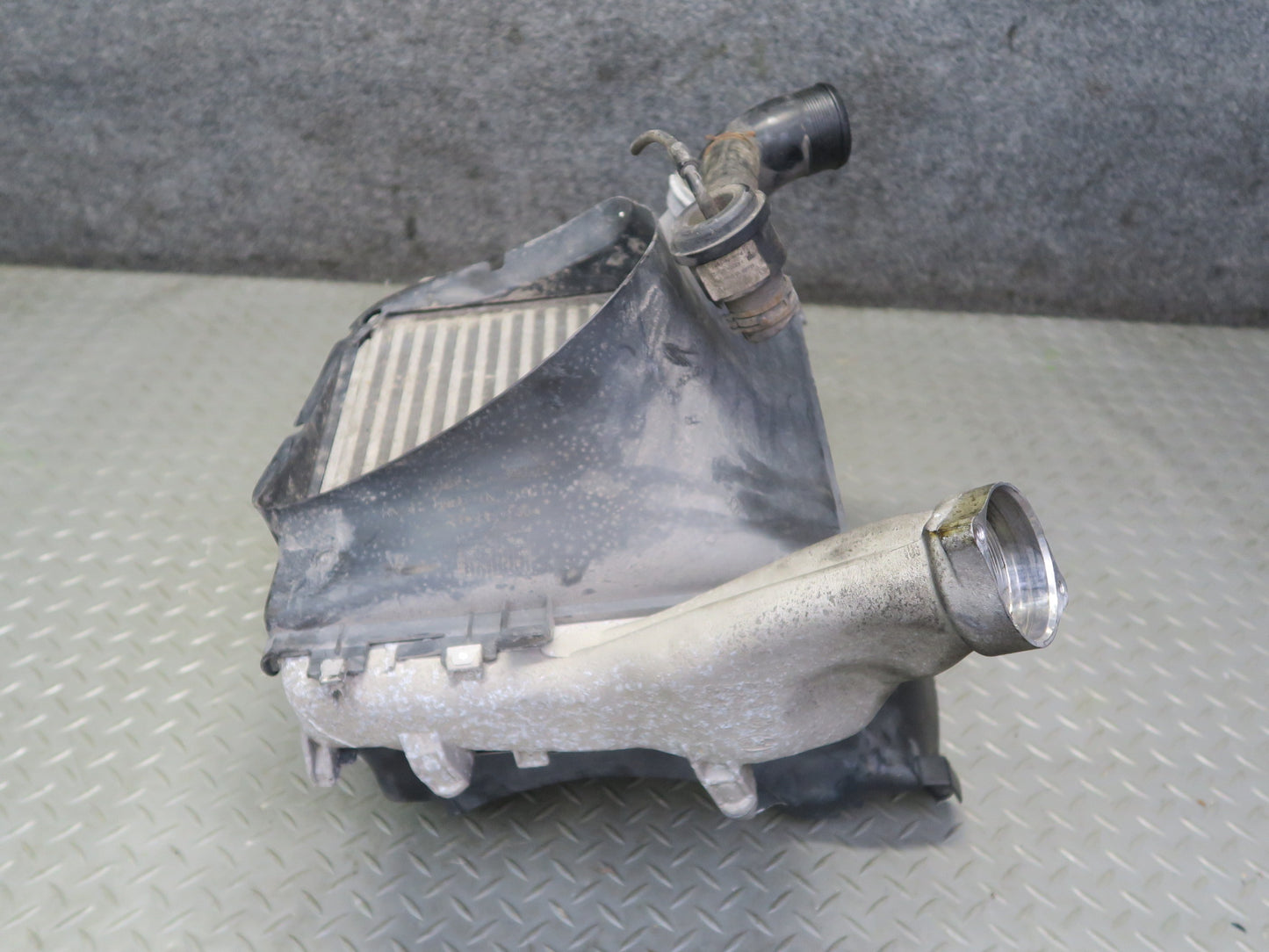 2008-2010 Porsche Cayenne 957 4.8L Turbo Right Intercooler Radiator w Shroud