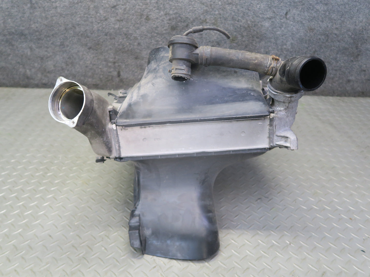 2008-2010 Porsche Cayenne 957 4.8L Turbo Right Intercooler Radiator w Shroud