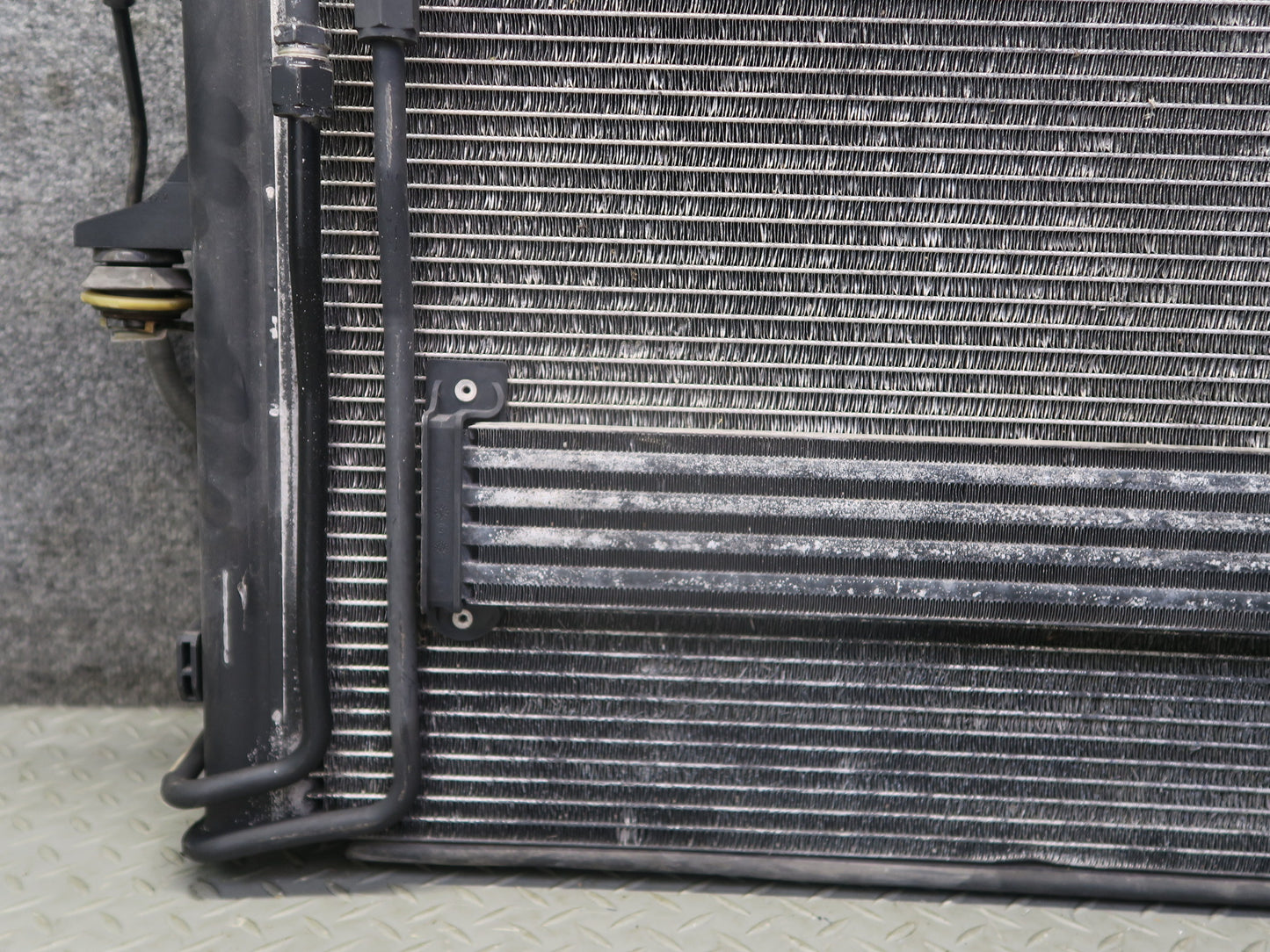 08-10 Porsche Cayenne 957 Turbo Engine Radiator A/C Condenser Cooling Fan Shroud