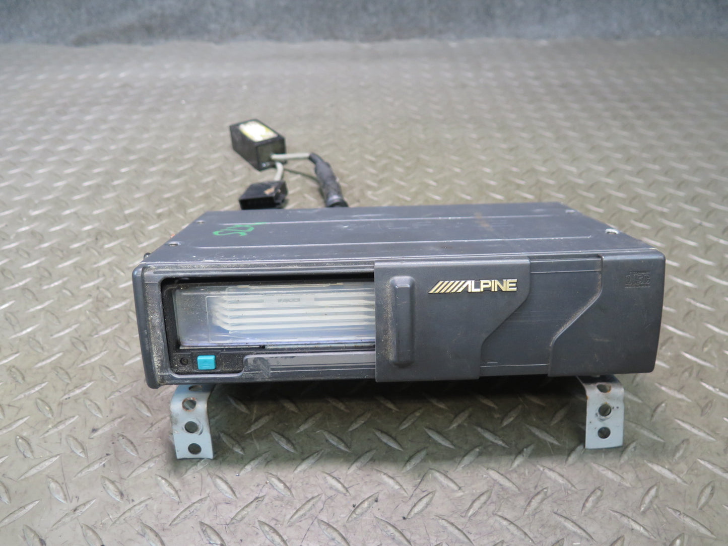 96-02 Mercedes R129 Sl-class Alpine CHM-S611 CD Changer Player  w Magazine OEM