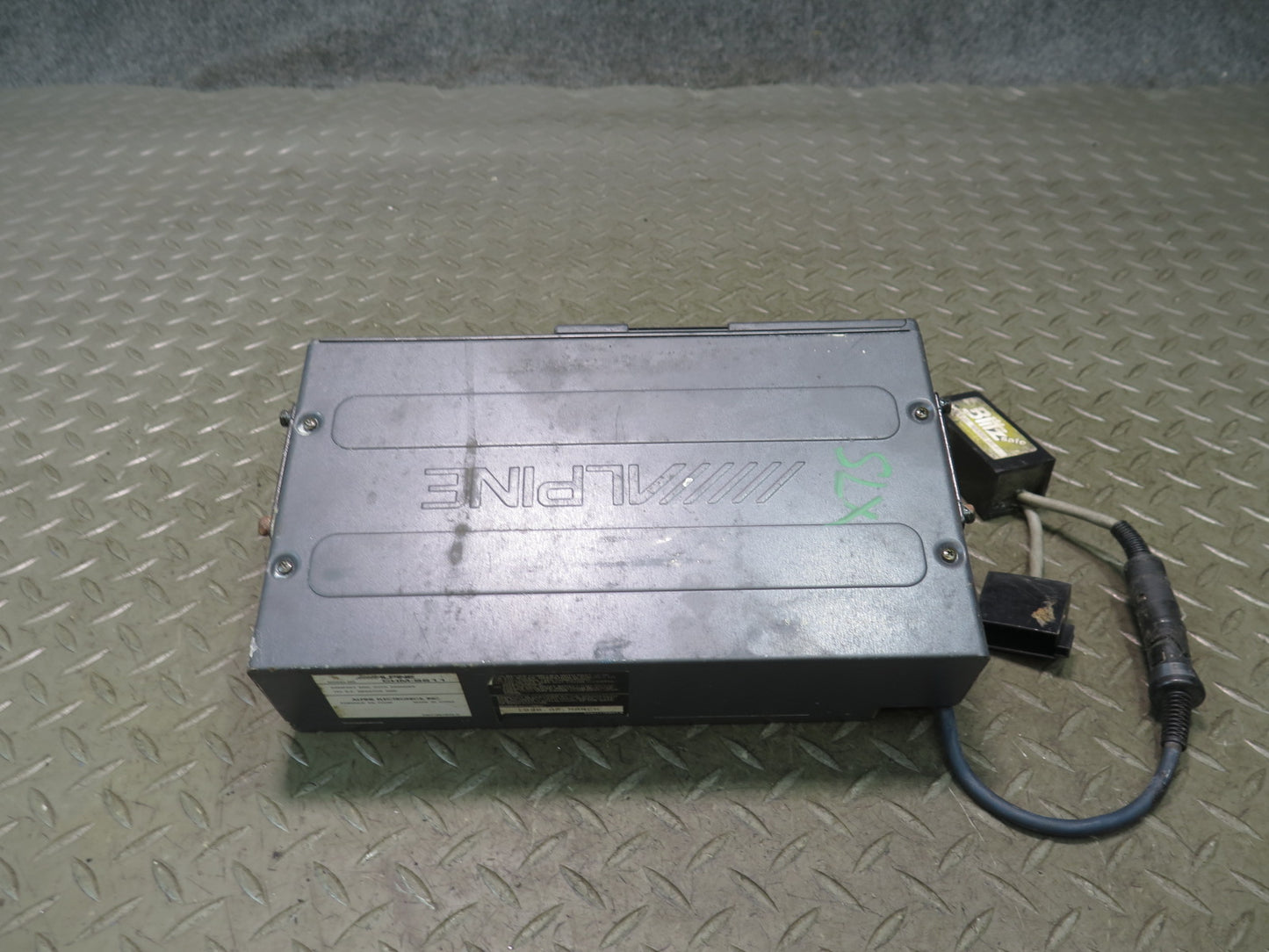 96-02 Mercedes R129 Sl-class Alpine CHM-S611 CD Changer Player  w Magazine OEM