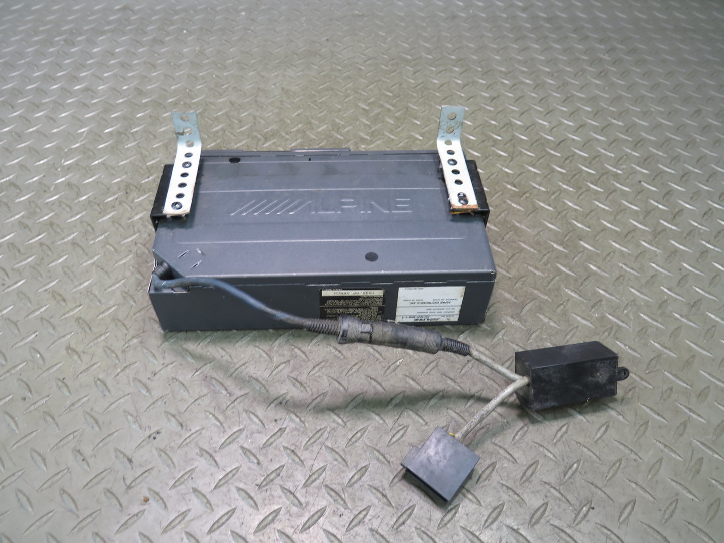 96-02 Mercedes R129 Sl-class Alpine CHM-S611 CD Changer Player  w Magazine OEM