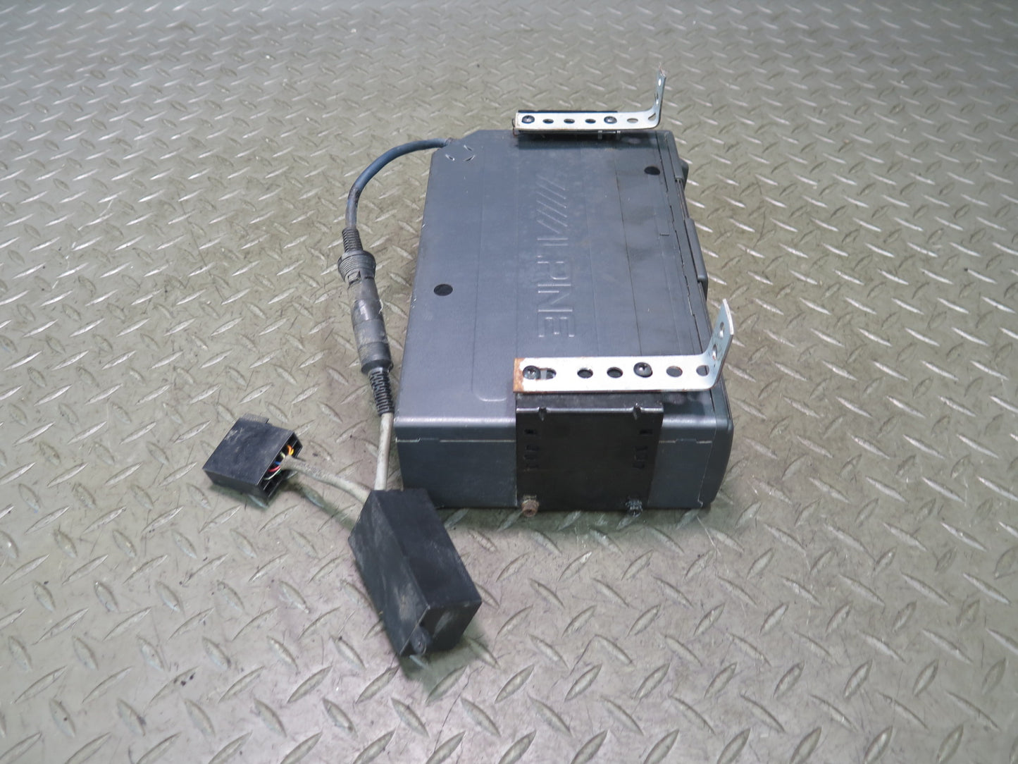 96-02 Mercedes R129 Sl-class Alpine CHM-S611 CD Changer Player  w Magazine OEM