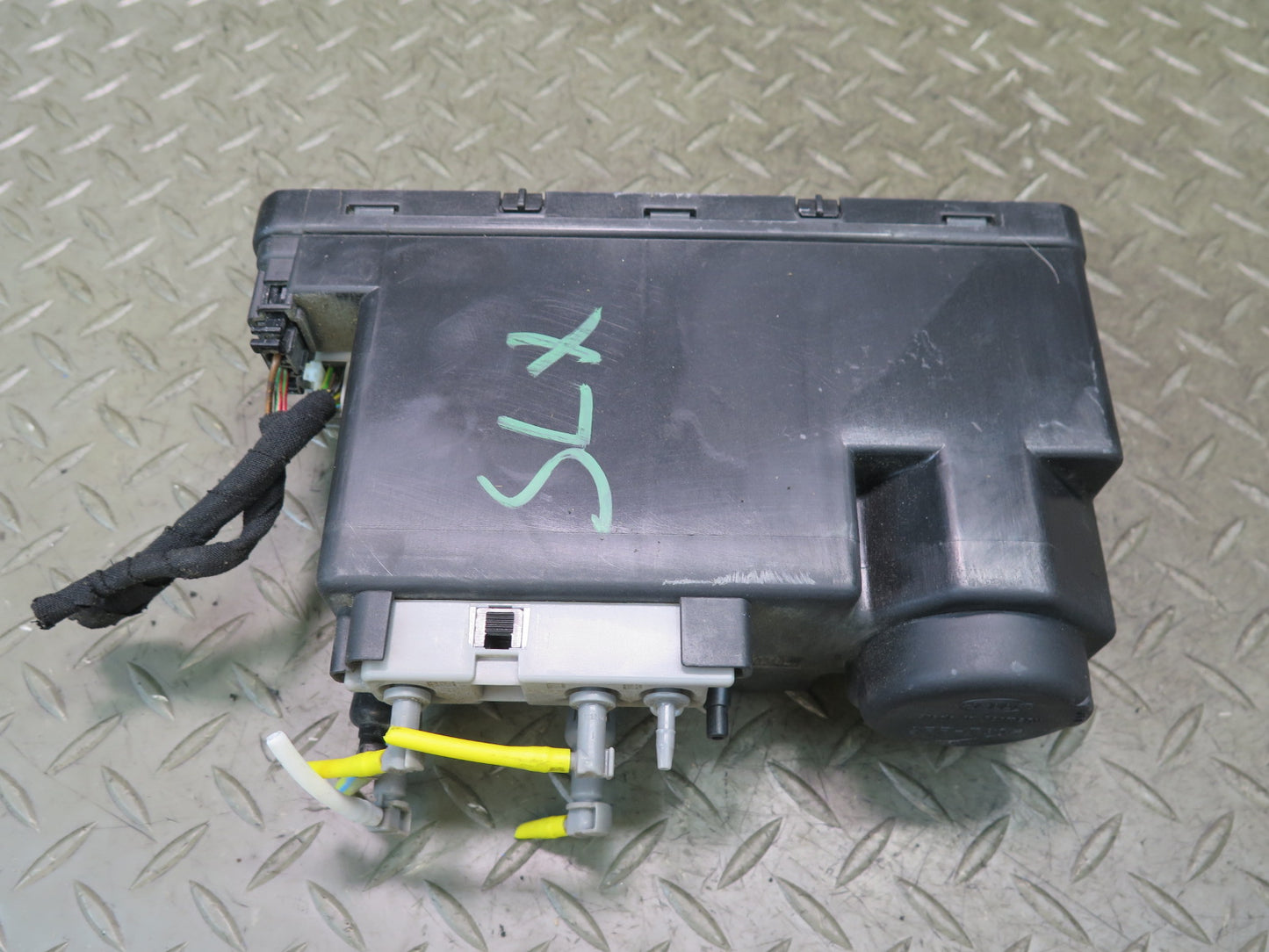 98-02 Mercedes R129 SL Central Lock Door Locking Vacuum Pump 1298001348 OEM