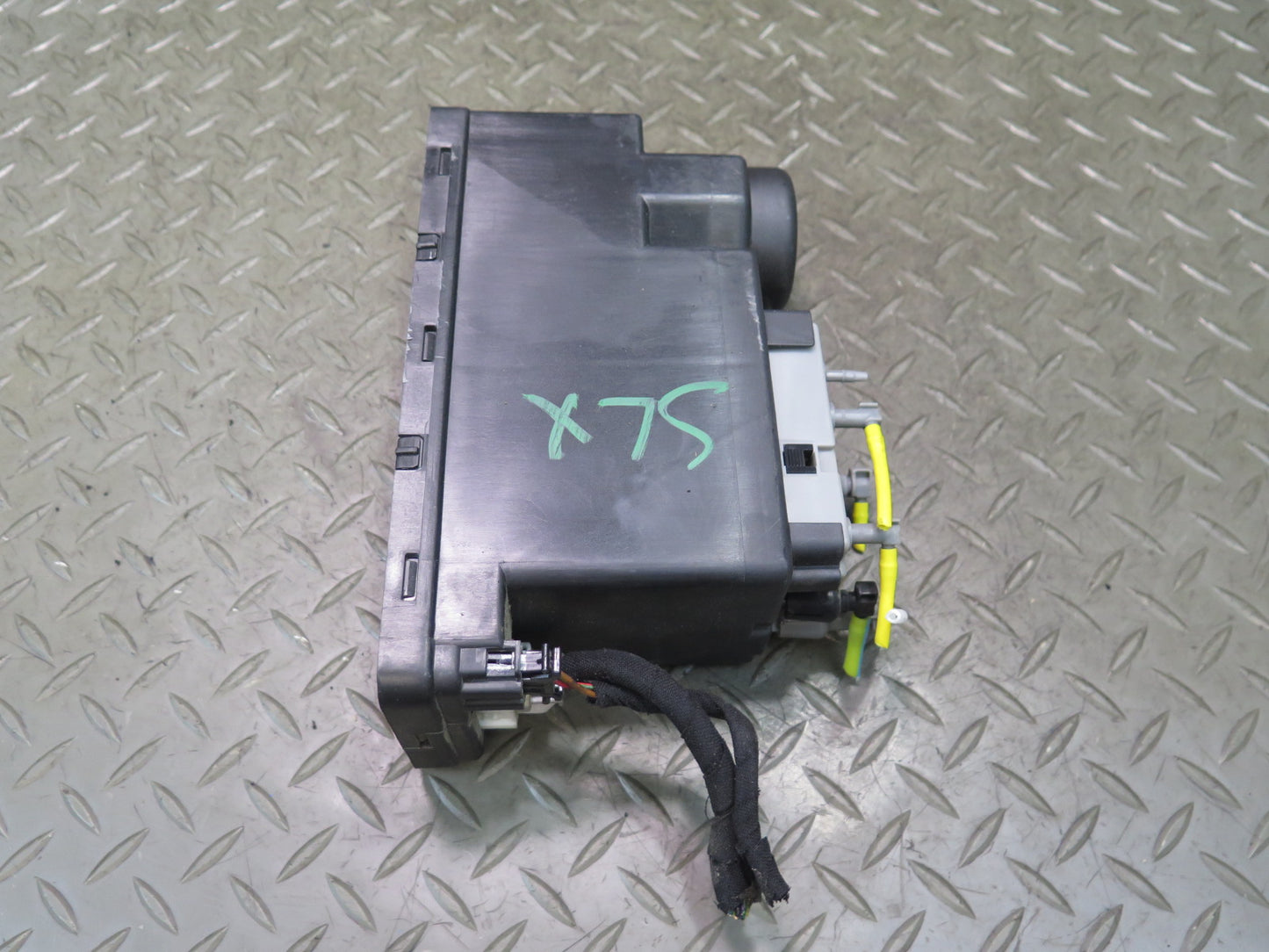 98-02 Mercedes R129 SL Central Lock Door Locking Vacuum Pump 1298001348 OEM