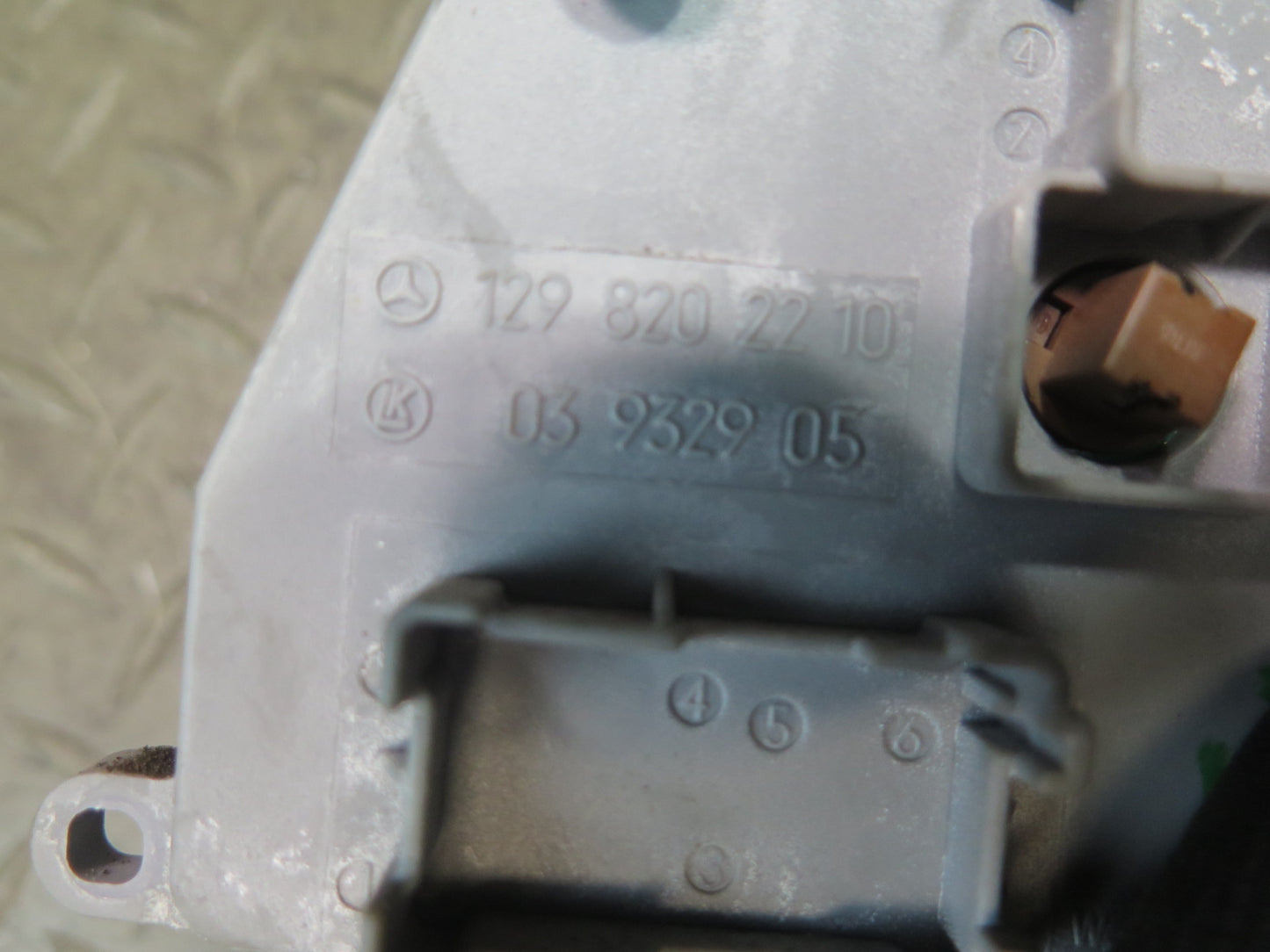 96-02 Mercedes R129 SL Front Right Seat Adjust Control Switch 1298202210 OEM