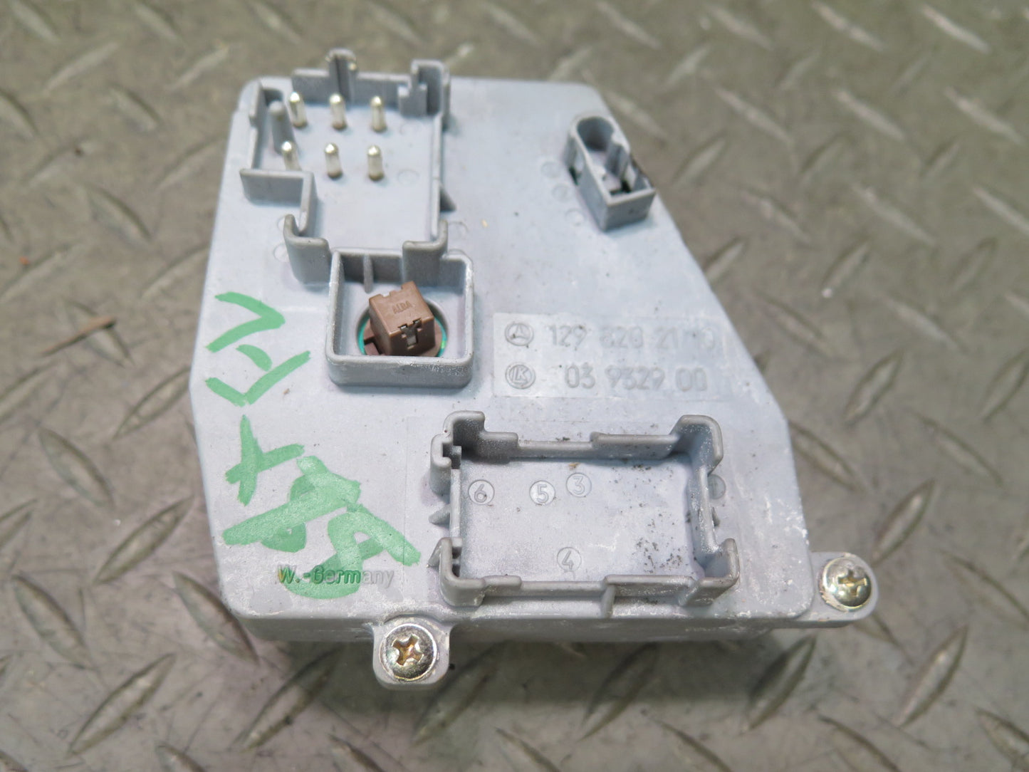 96-02 Mercedes R129 SL Front Left Seat Adjust Control Switch 1298202110 OEM