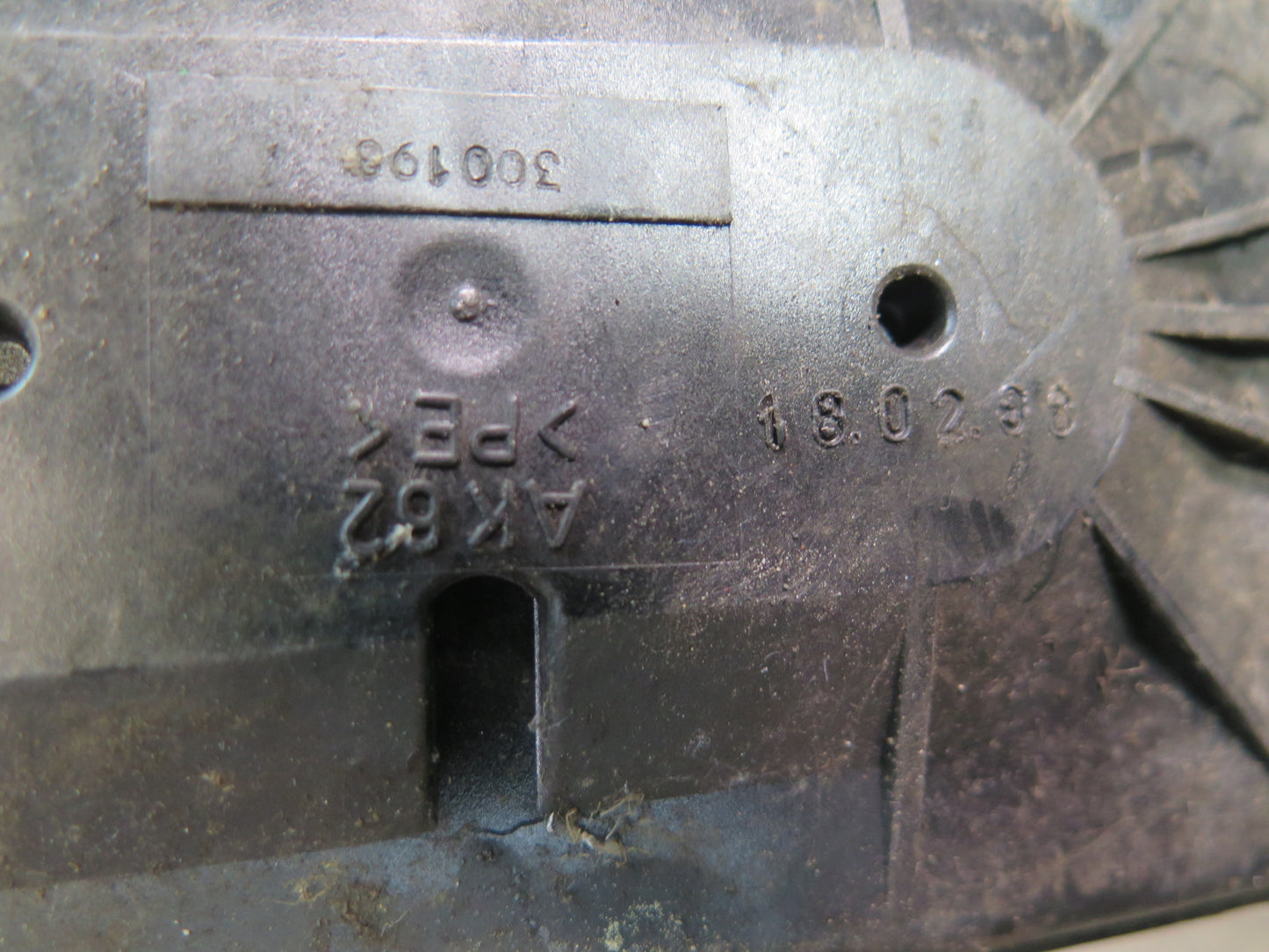 98-02 Mercedes R129 Sl-class Fuel Evap Vapor Charcoal Canister 0004760859 OEM