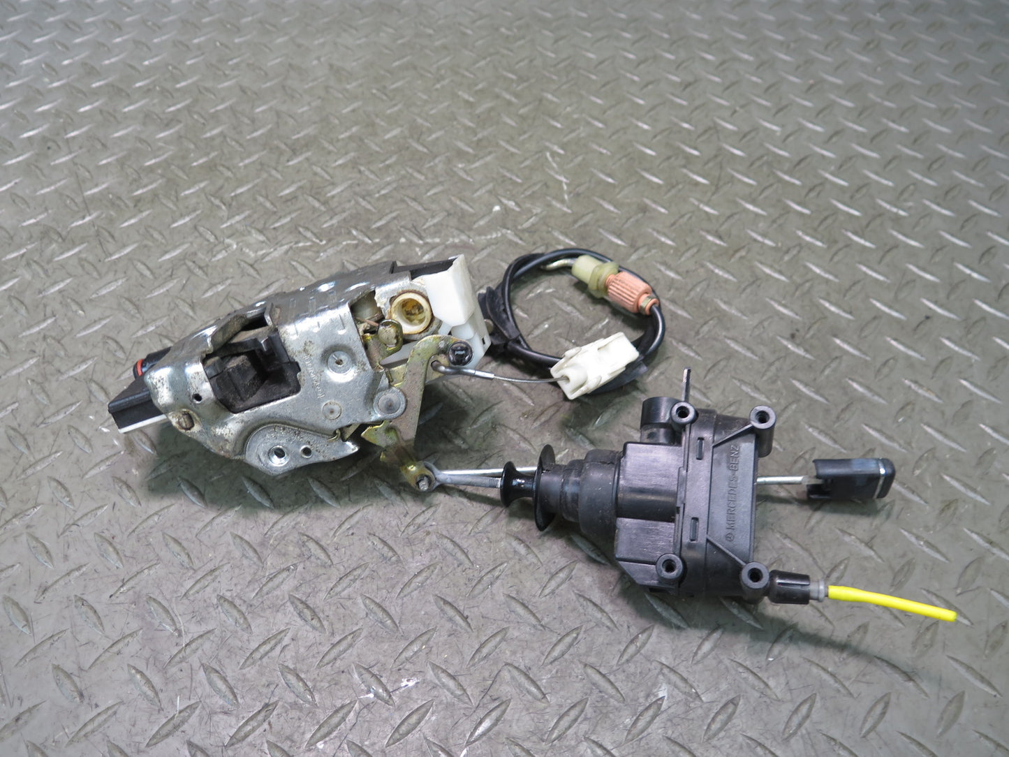 94-02 Mercedes R129 Sl-class Left Door Lock Latch Actuator OEM