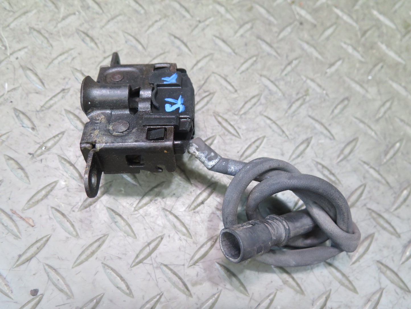 94-02 Mercedes R129 Sl-class Set of 2 Front Left & Right Hood Lock Latch OEM