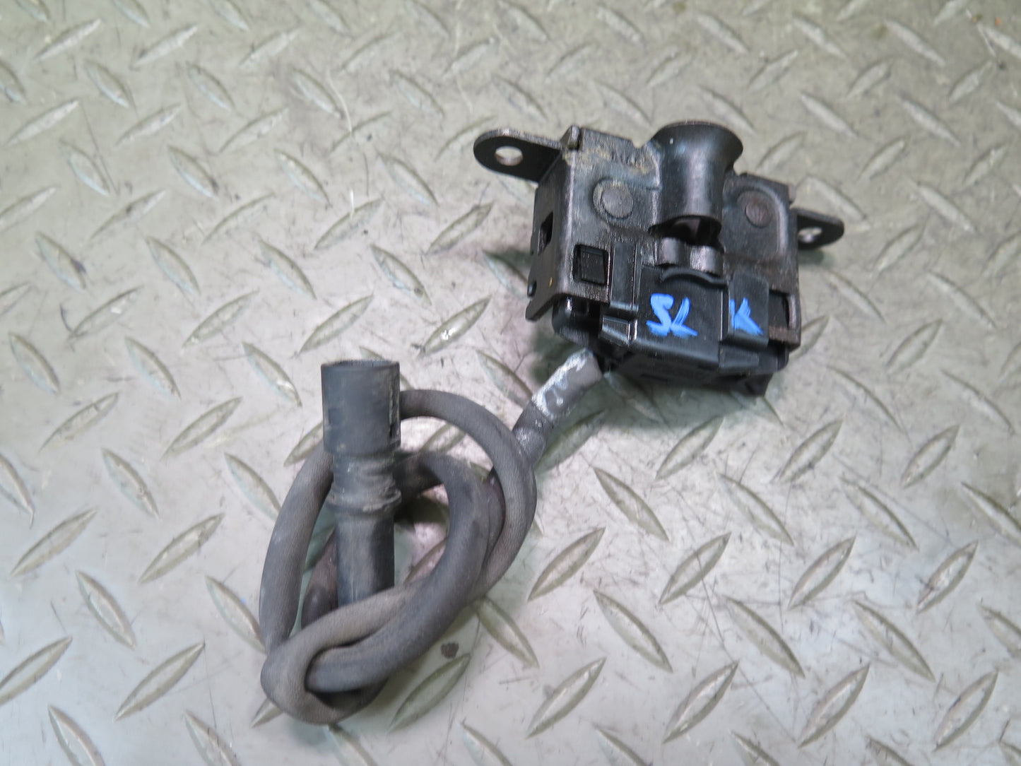 94-02 Mercedes R129 Sl-class Set of 2 Front Left & Right Hood Lock Latch OEM
