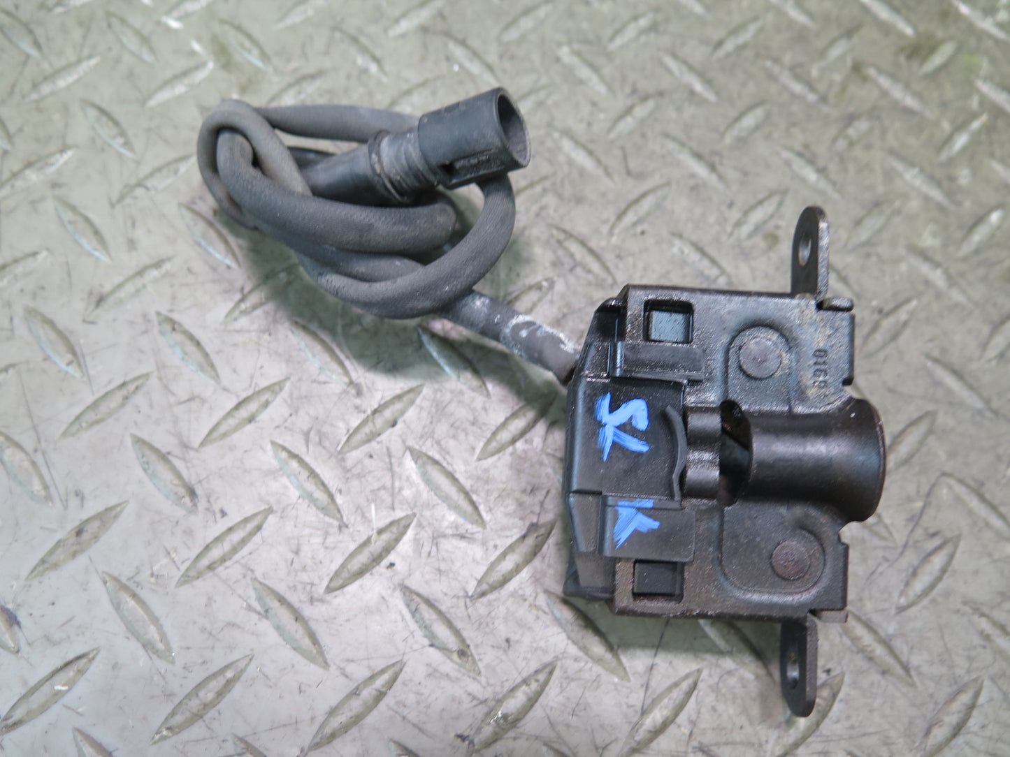 94-02 Mercedes R129 Sl-class Set of 2 Front Left & Right Hood Lock Latch OEM