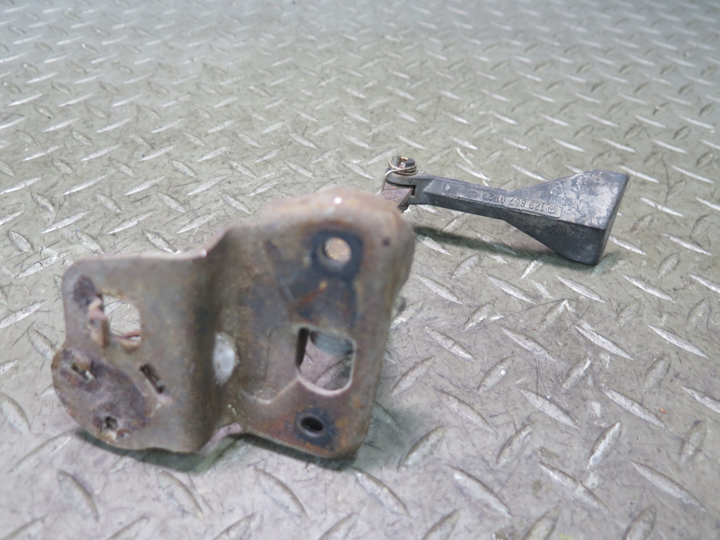 96-02 Mercedes R129 Sl-class Front Hood Lock Latch Catch Hook 1298870127 OEM