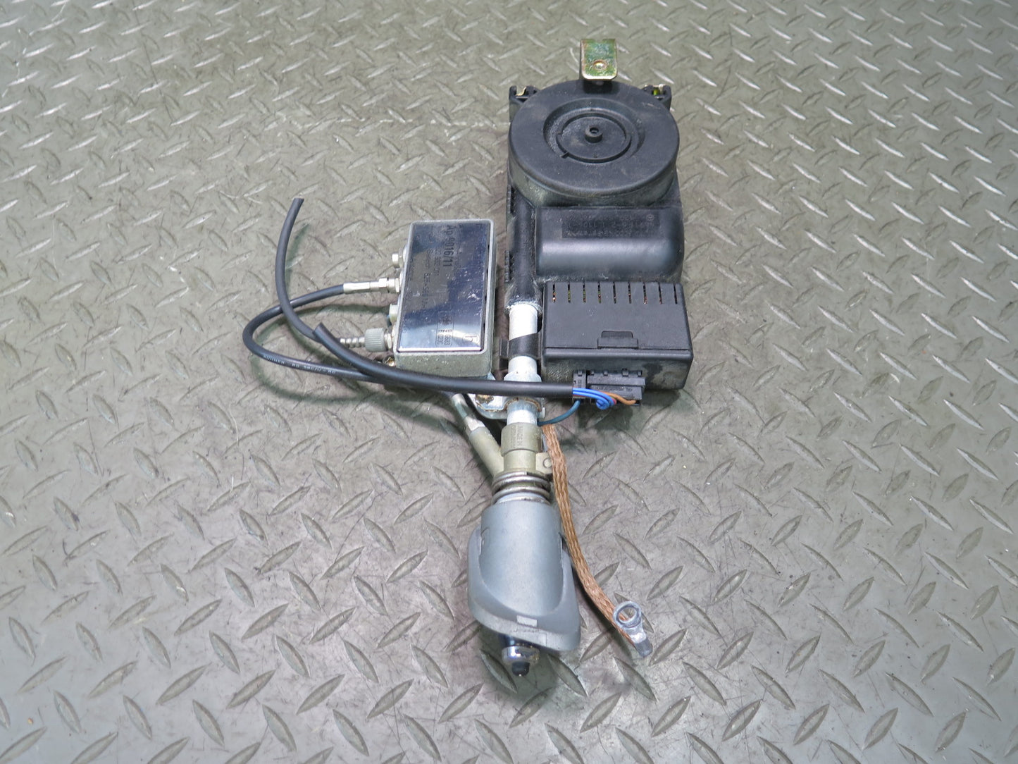 94-02 Mercedes R129 Sl-class Power Radio Antenna Assembly OEM
