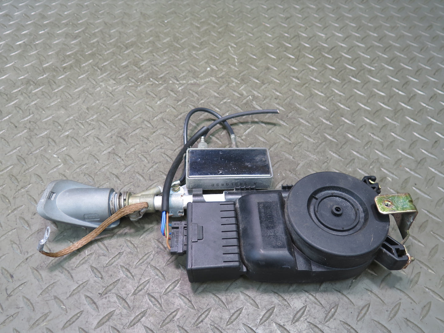 94-02 Mercedes R129 Sl-class Power Radio Antenna Assembly OEM