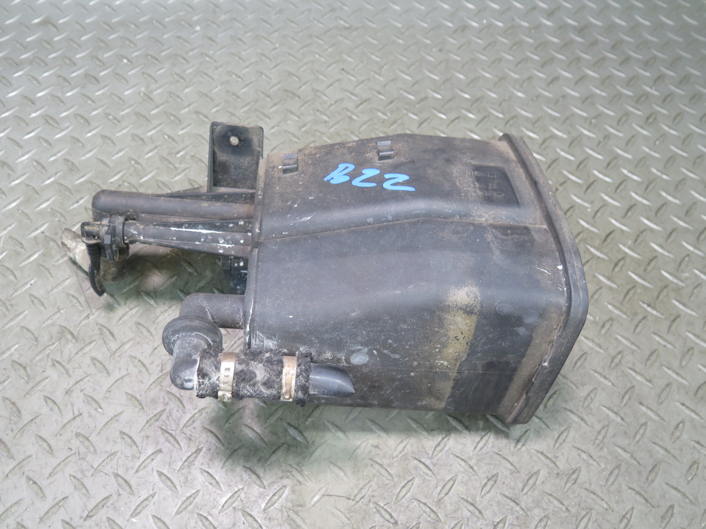 96-02 BMW E36/7 Z3 Fuel Evap Vapor Charcoal Canister 1184608 OEM
