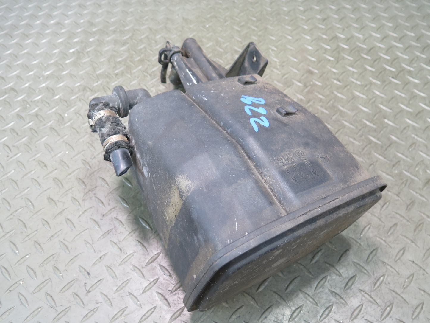 96-02 BMW E36/7 Z3 Fuel Evap Vapor Charcoal Canister 1184608 OEM