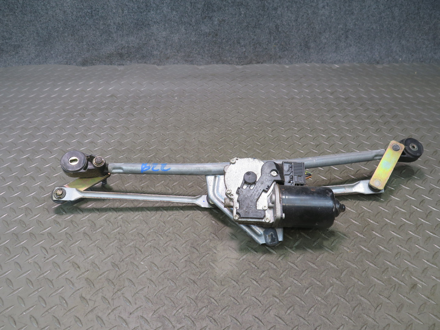 96-02 BMW E36/7 Z3 Windshield Wiper Transmission Linkage W/ Motor OEM