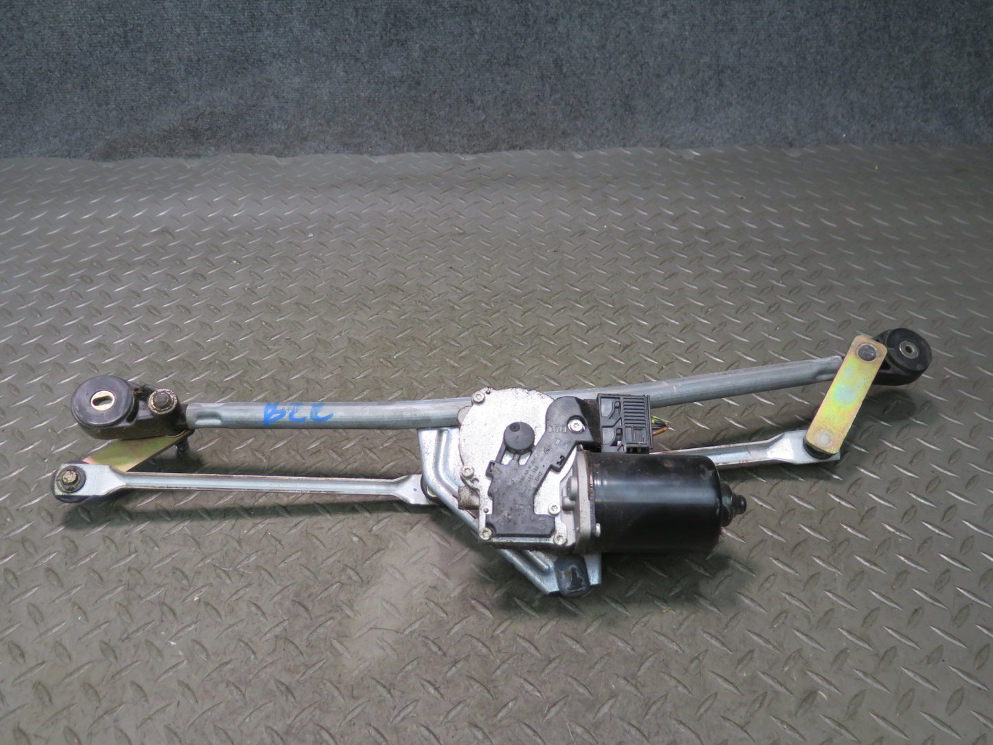 96-02 BMW E36/7 Z3 Windshield Wiper Transmission Linkage W/ Motor OEM