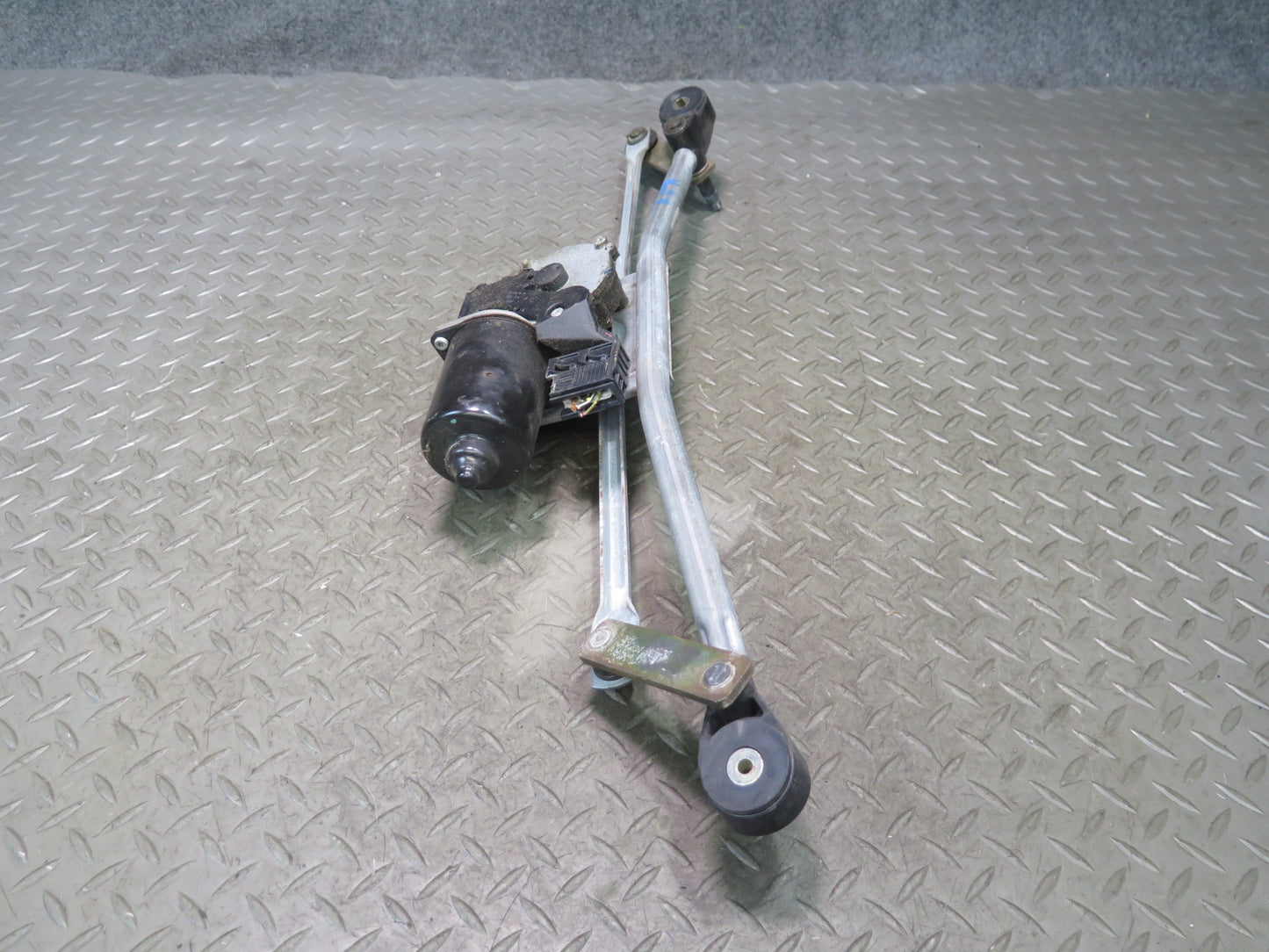 96-02 BMW E36/7 Z3 Windshield Wiper Transmission Linkage W/ Motor OEM