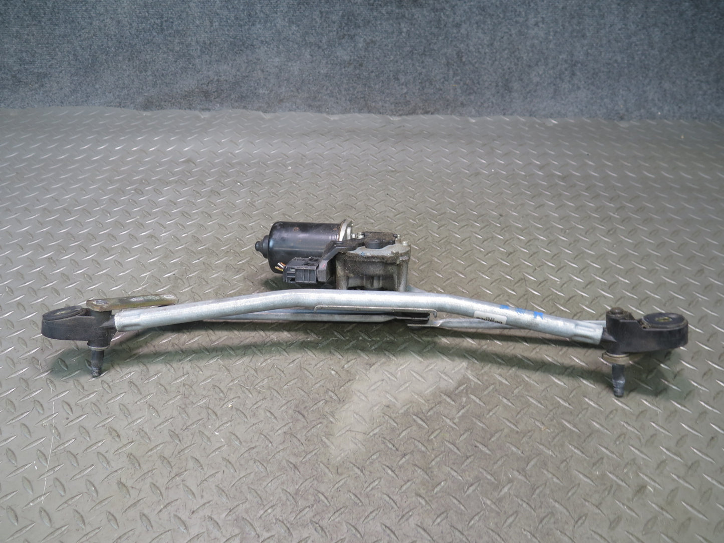 96-02 BMW E36/7 Z3 Windshield Wiper Transmission Linkage W/ Motor OEM