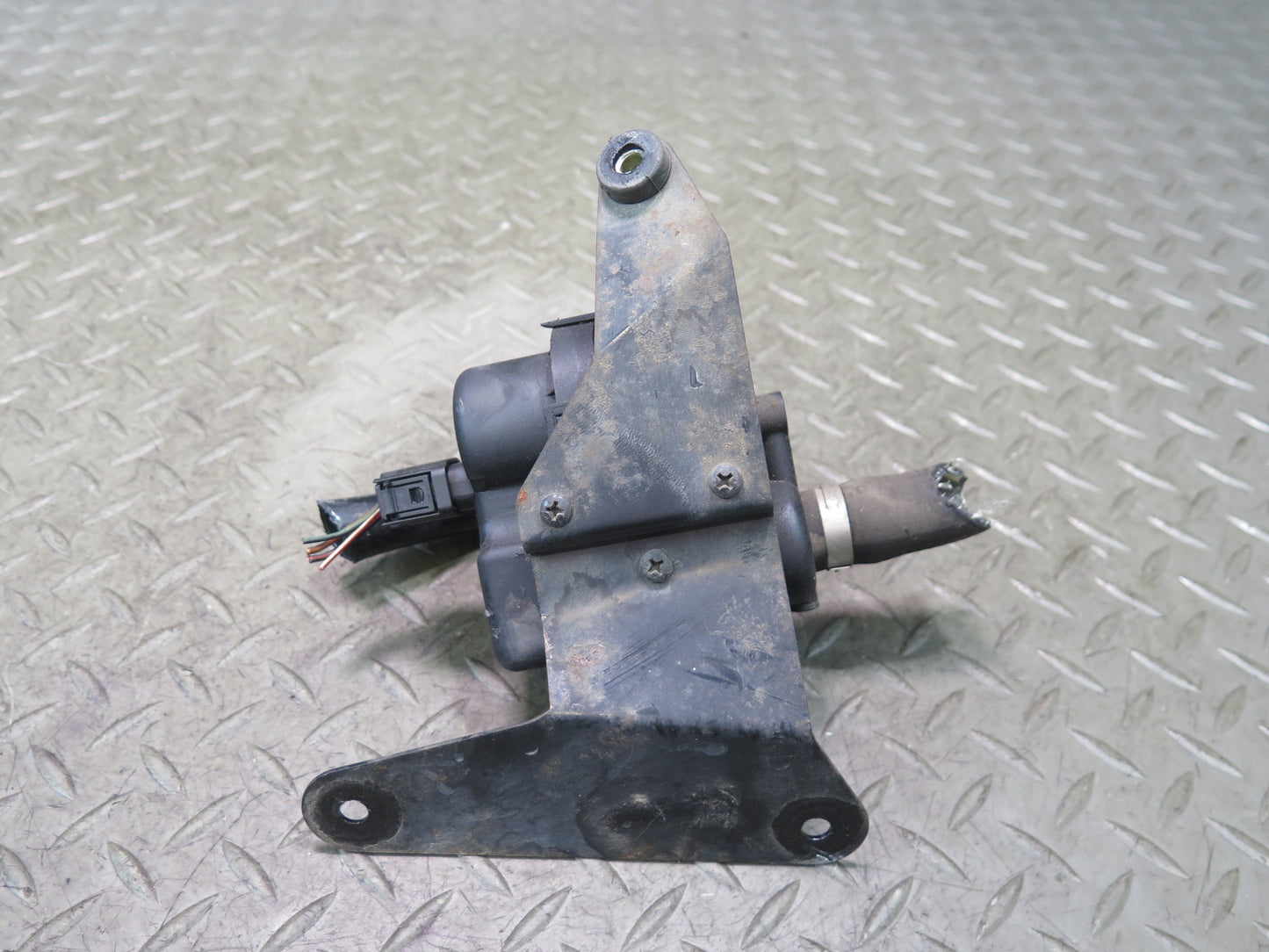 96-02 BMW E36/7 Z3 Fuel Evap Vapor Charcoal Canister Detection Pump OEM