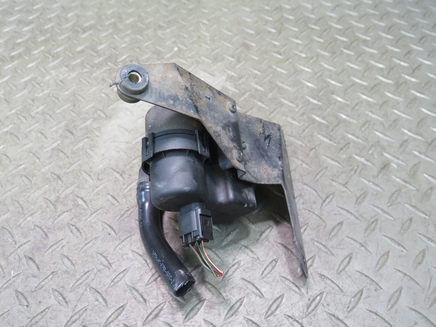 96-02 BMW E36/7 Z3 Fuel Evap Vapor Charcoal Canister Detection Pump OEM