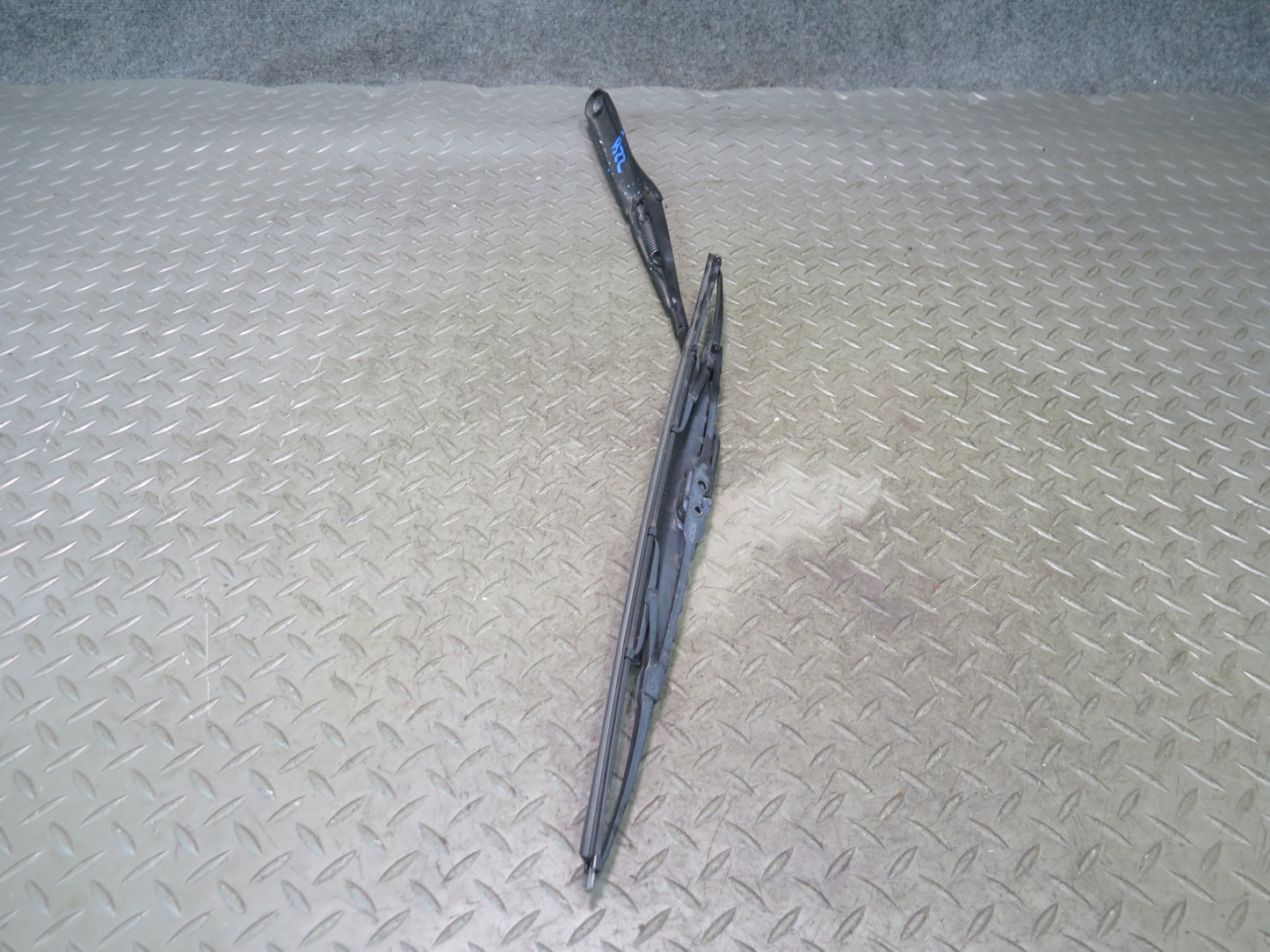 96-02 BMW E36/7 Z3 Set of 2 Front Left & Right Windshield Wiper Arm Blade OEM