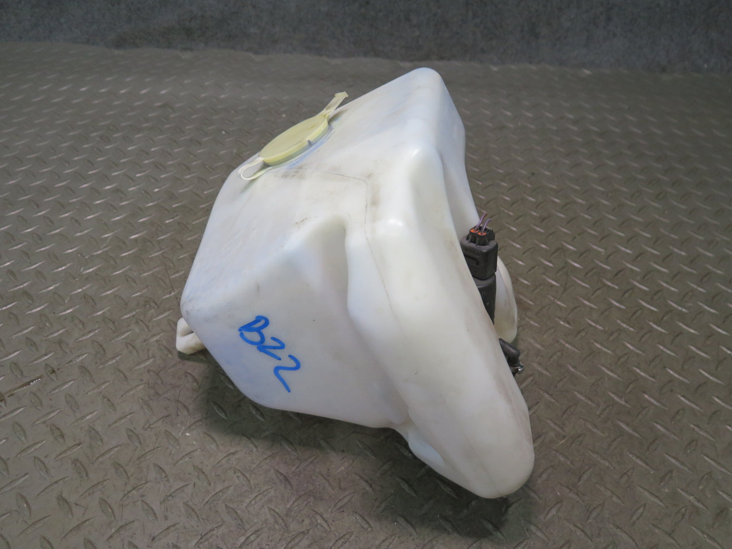 99-02 BMW E36/7 Z3 Windshied Washer Fluid Reservoir Tank W/ Pump OEM
