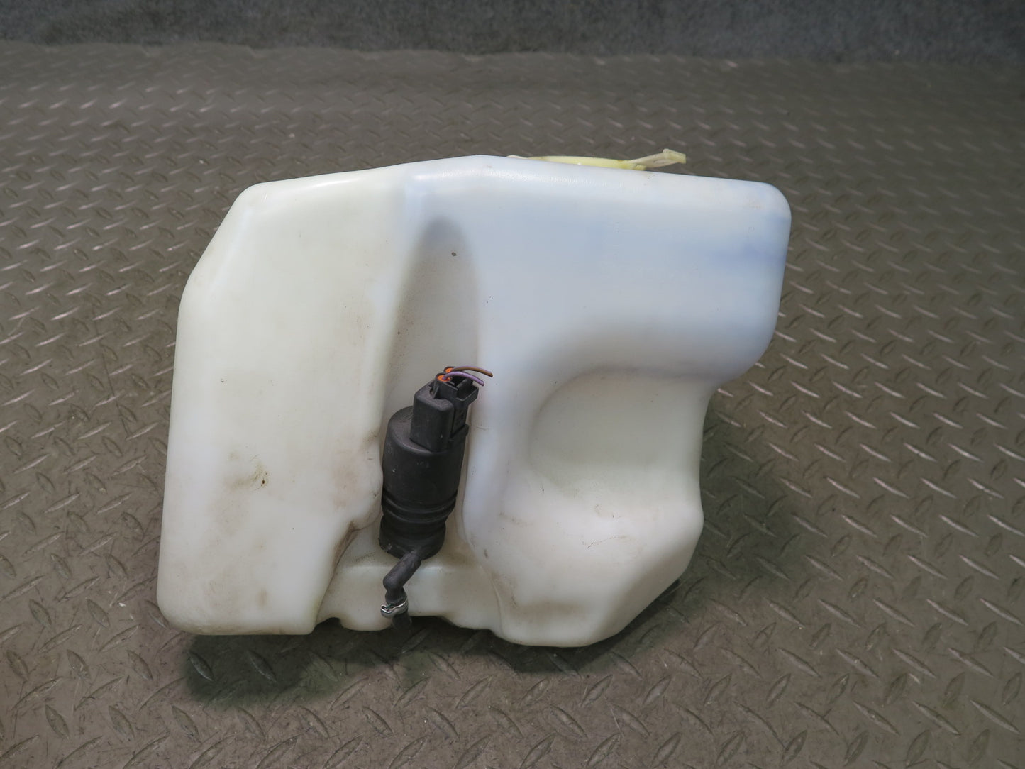99-02 BMW E36/7 Z3 Windshied Washer Fluid Reservoir Tank W/ Pump OEM