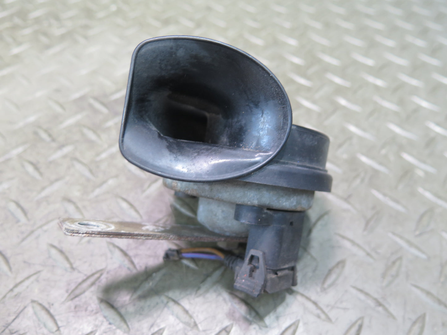96-02 BMW E36/7 Z3 High & Low Tone Note Pitch Horn Signal Set of 2