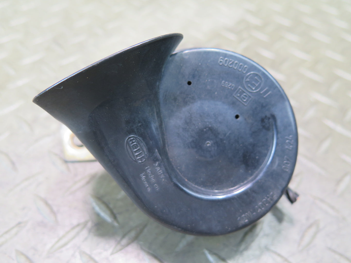 96-02 BMW E36/7 Z3 High & Low Tone Note Pitch Horn Signal Set of 2