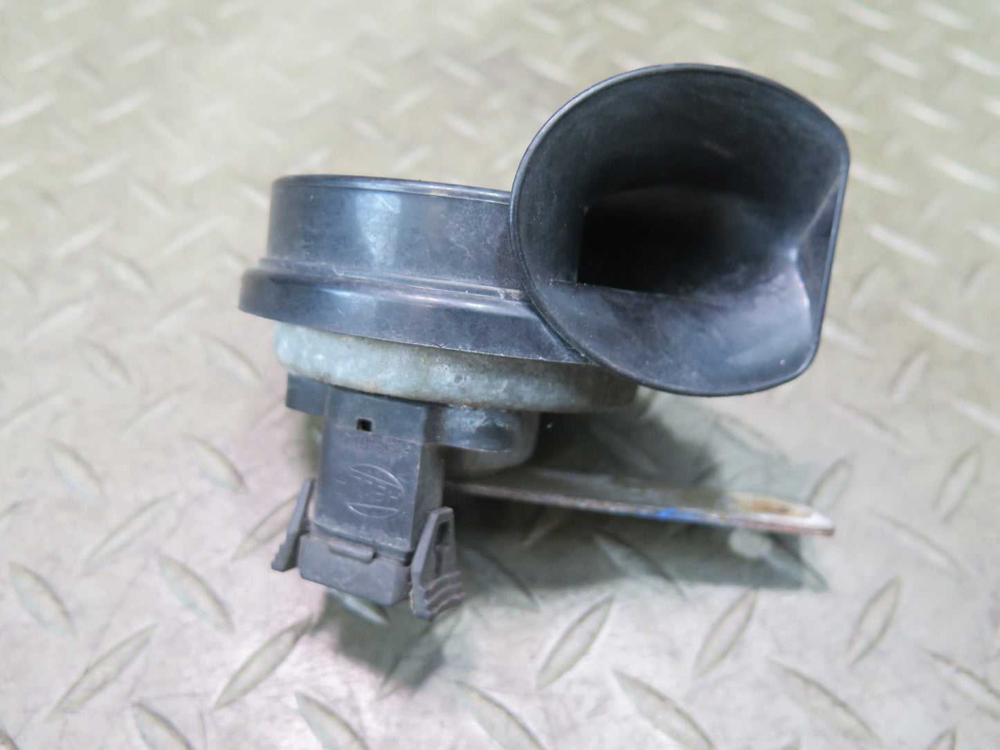 96-02 BMW E36/7 Z3 High & Low Tone Note Pitch Horn Signal Set of 2